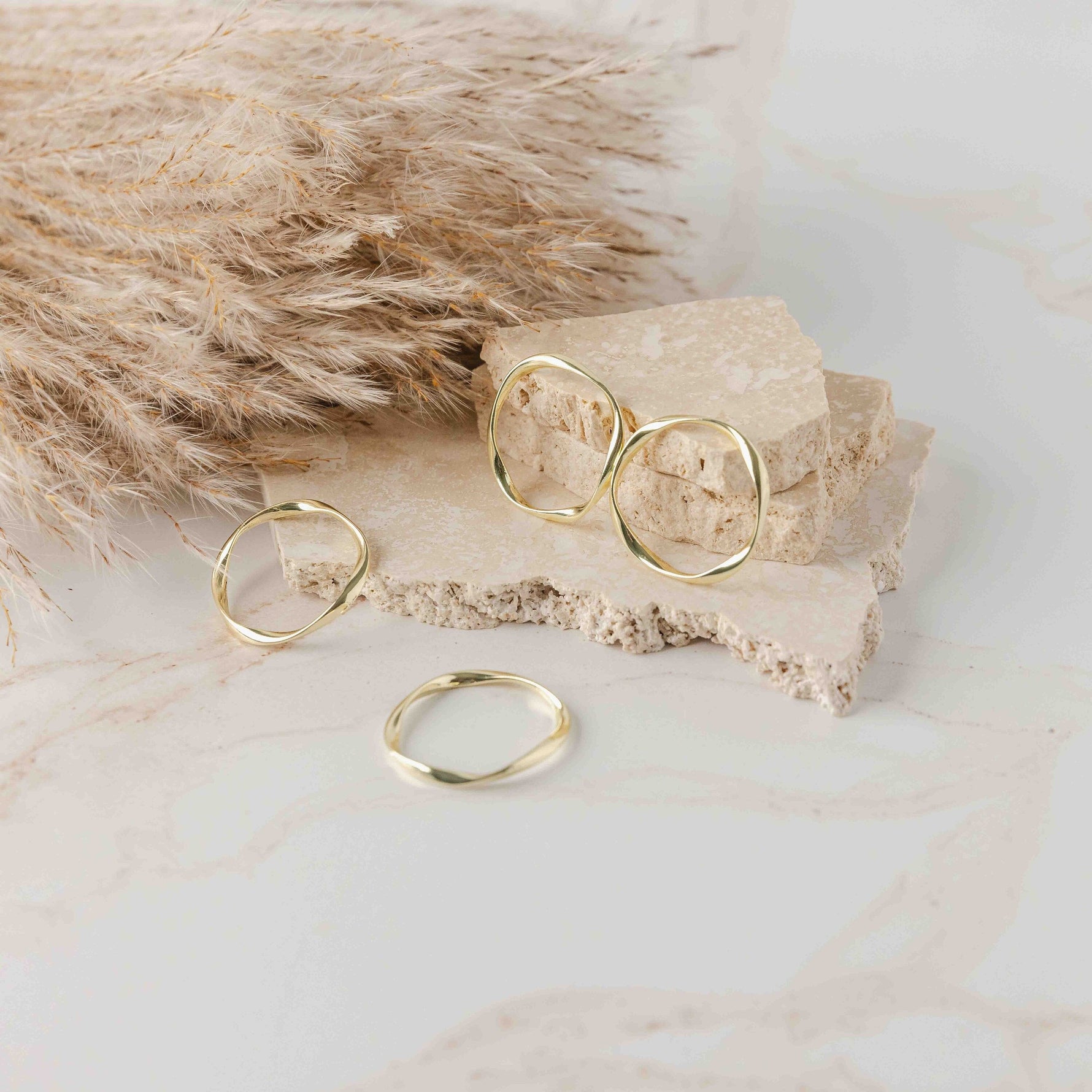 16mm Gold Circle Alloy Twisted Linking Rings, 10 Pieces, Connector 47 - 