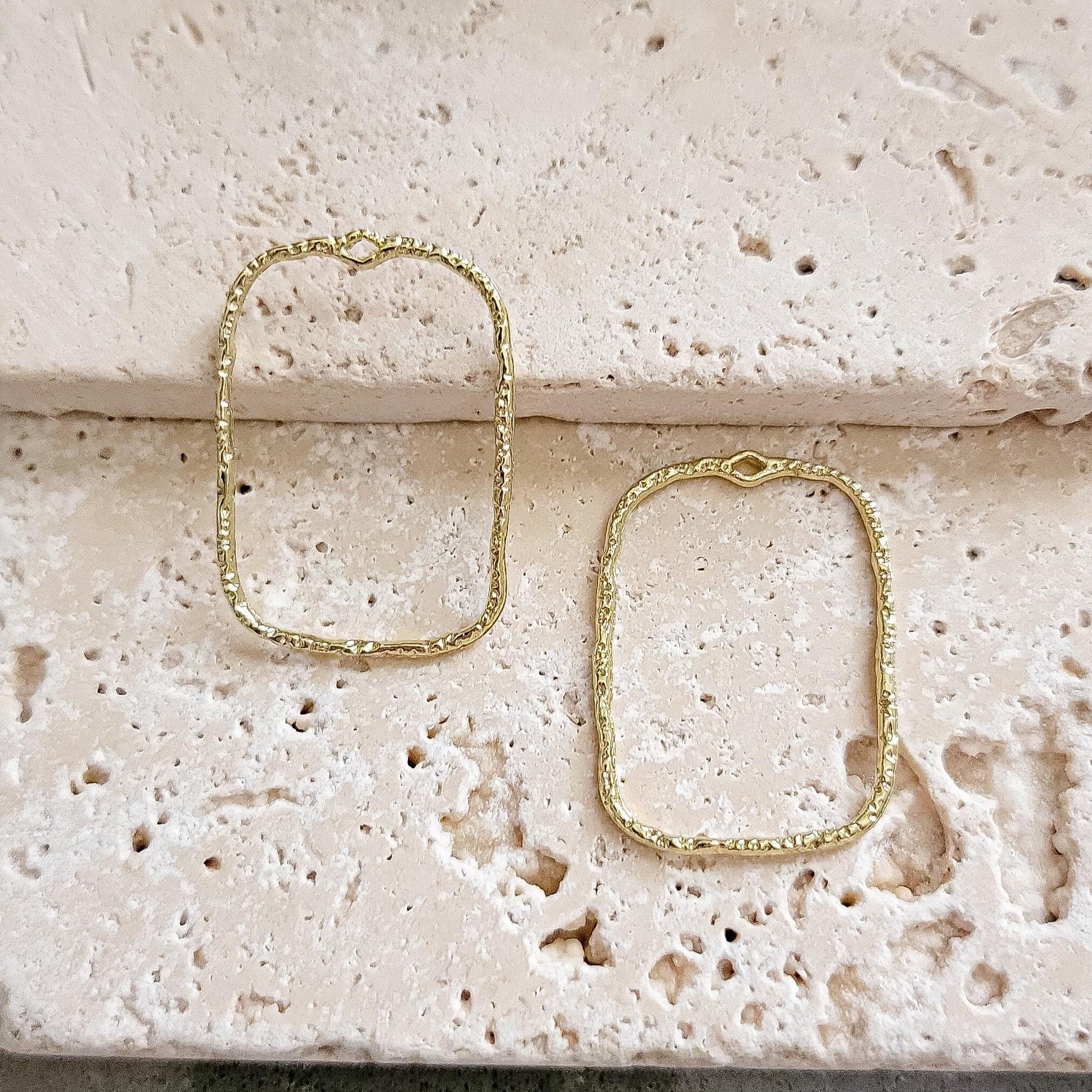 20mm Hammered Gold Rectangle Brass Charm with Hole, 10 Pieces, Charm 112 - 