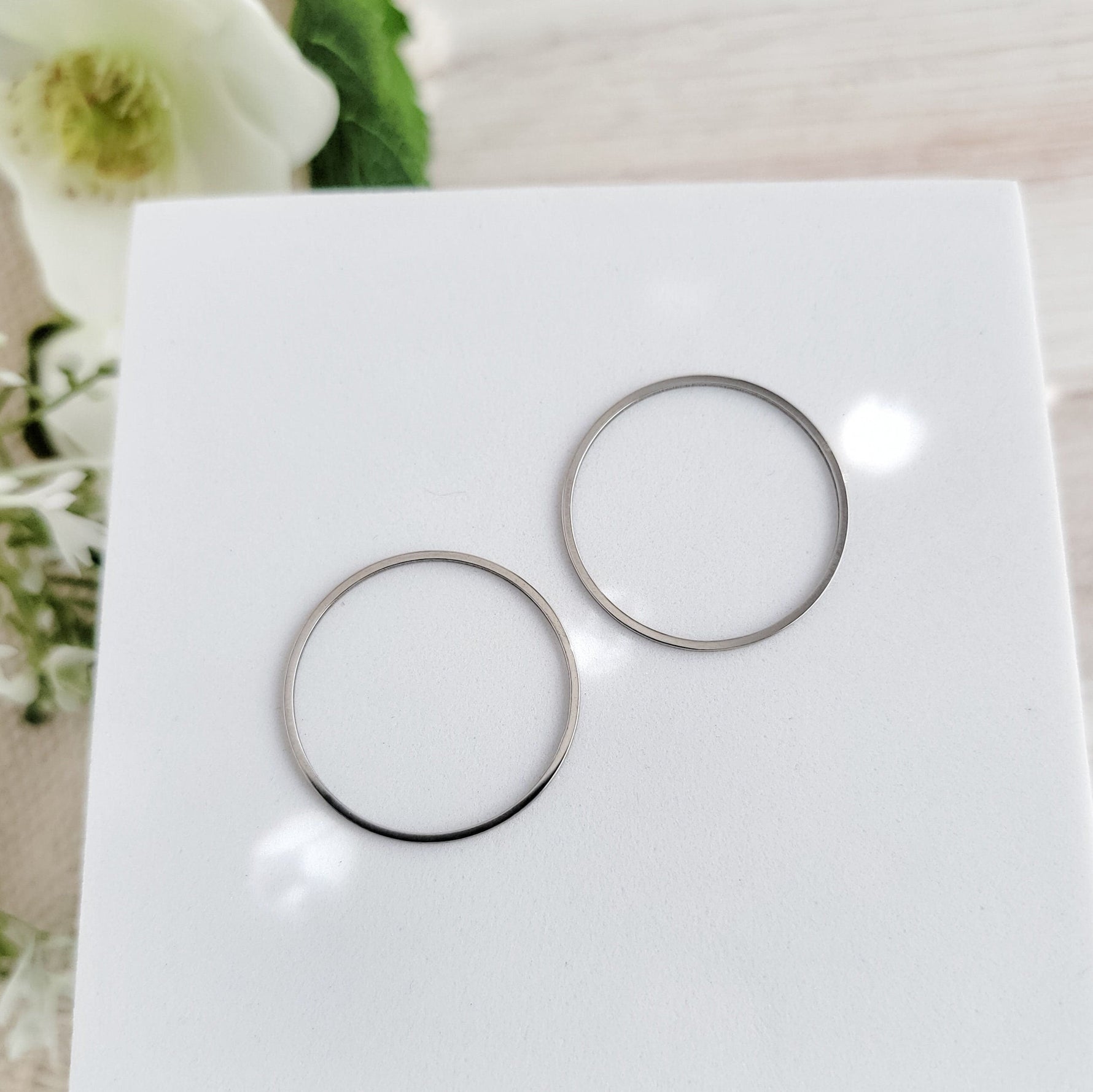 30mm Silver Stainless Steel Circle Linking Rings (Smooth), 10 Pieces, Connector 22 - 