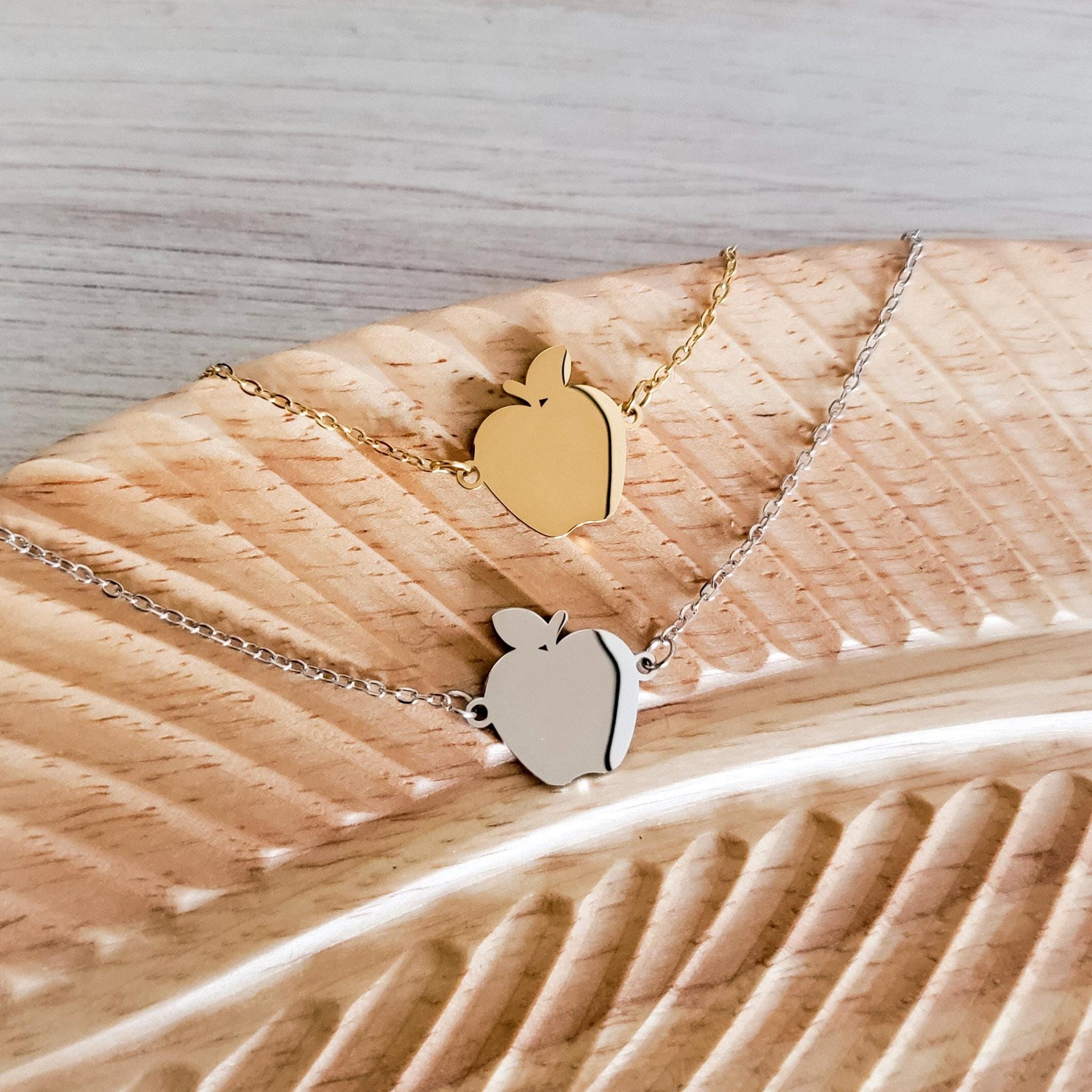 Apple Necklace (Silver or Gold), 1 Total, Metal Blank 105 - 