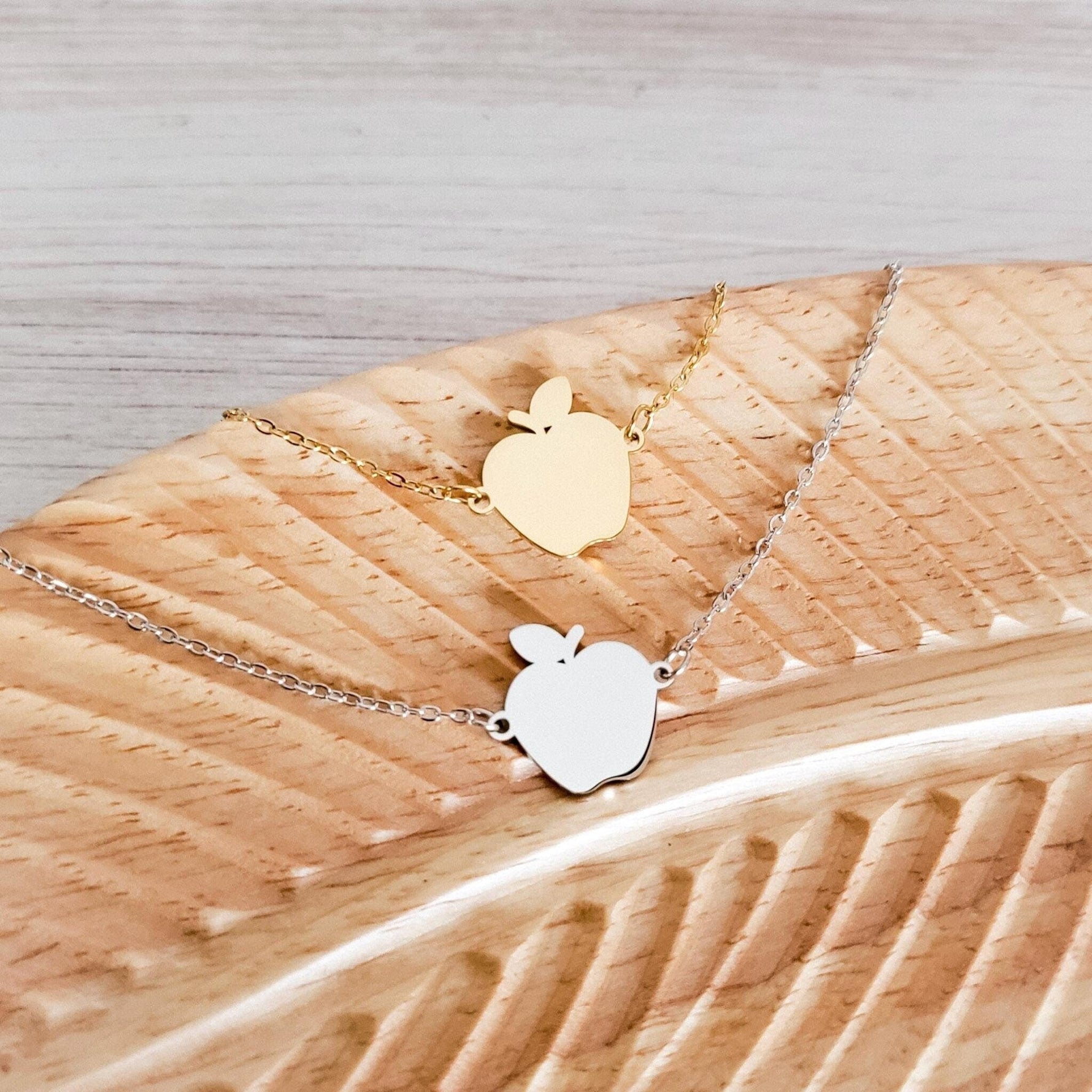 Apple Necklace (Silver or Gold), 1 Total, Metal Blank 105 - 