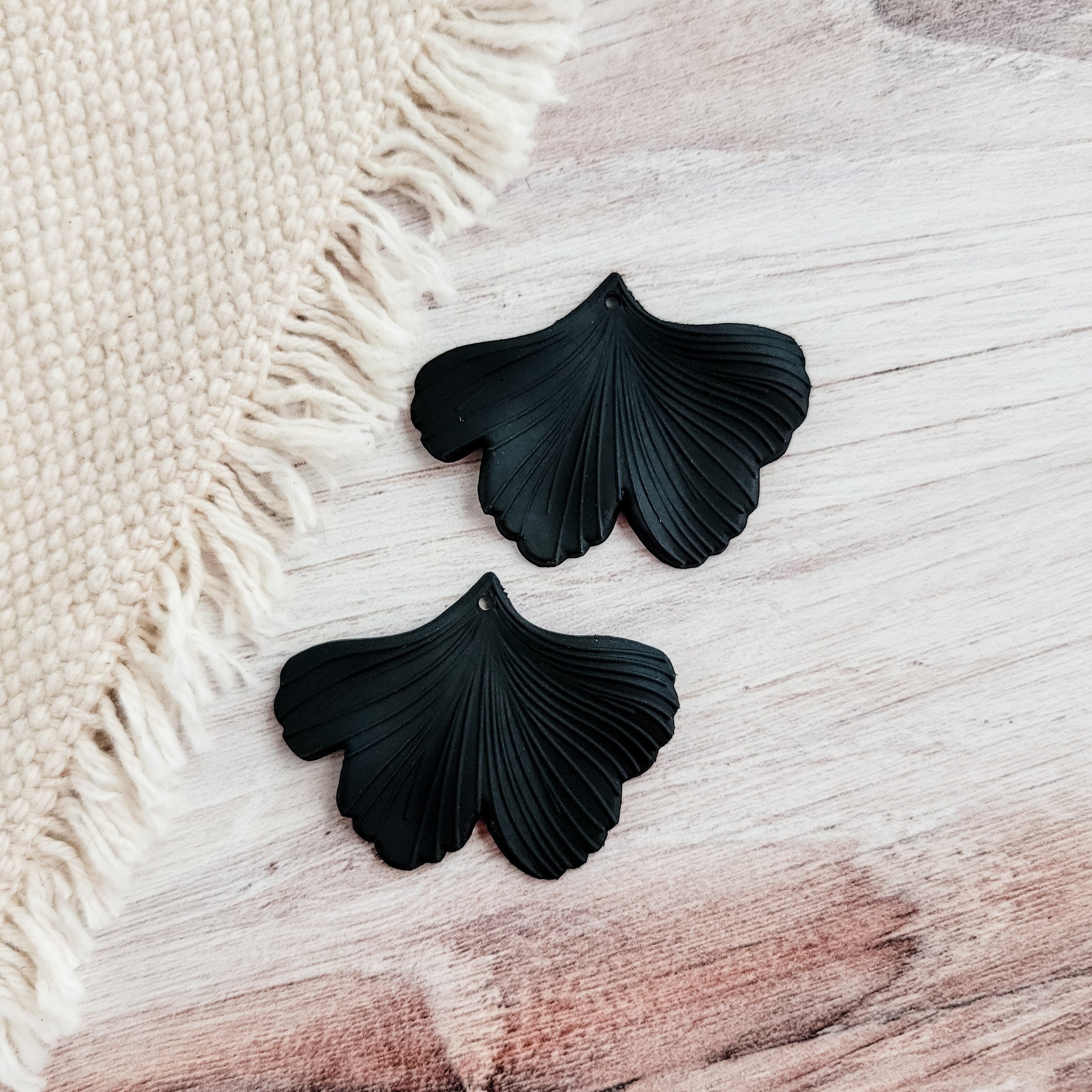 Black Ginkgo Leaf Pendants, 10 Pieces, Ginkgo 13 - 
