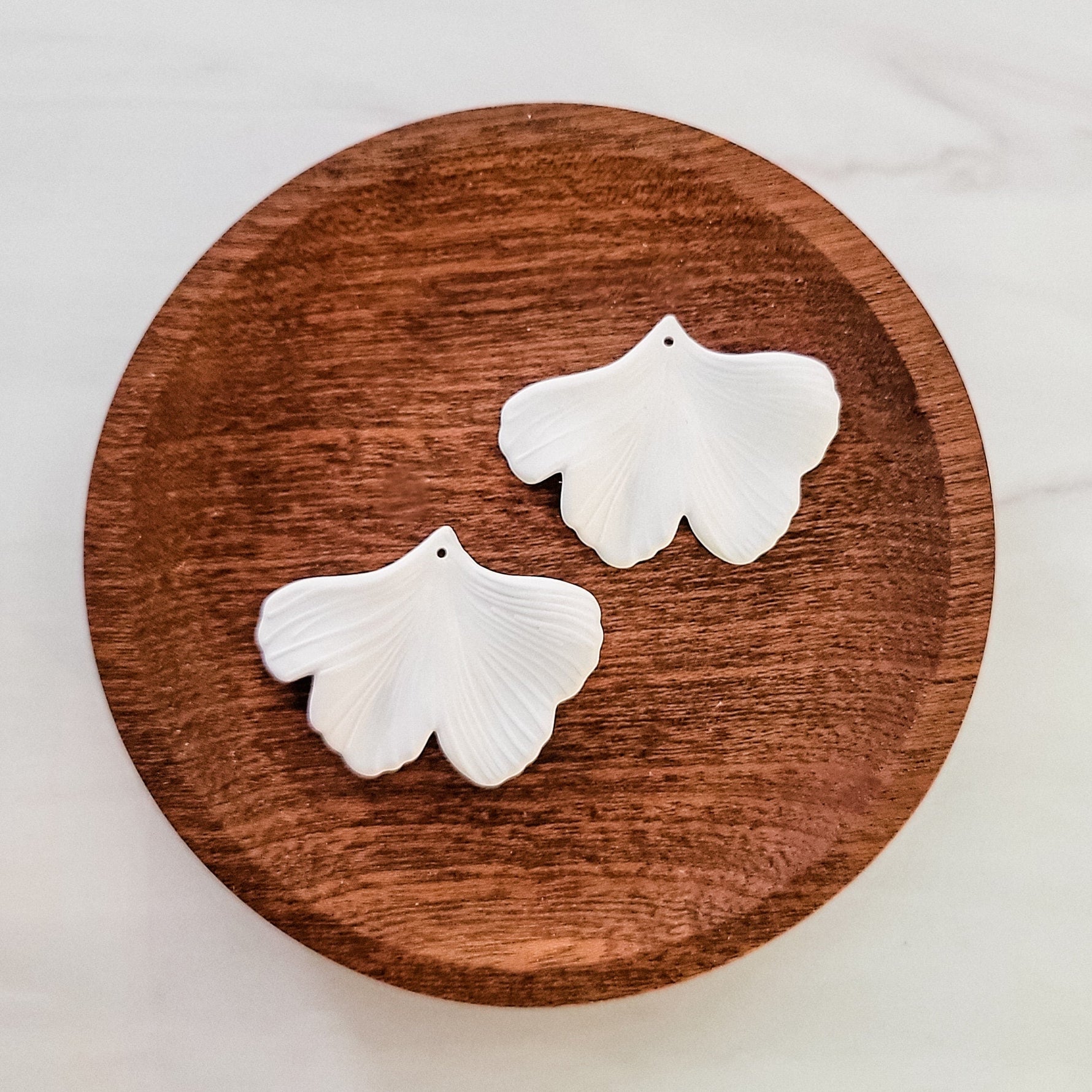 Bright White Ginkgo Leaf Pendants, 10 Pieces, Ginkgo 14 - 