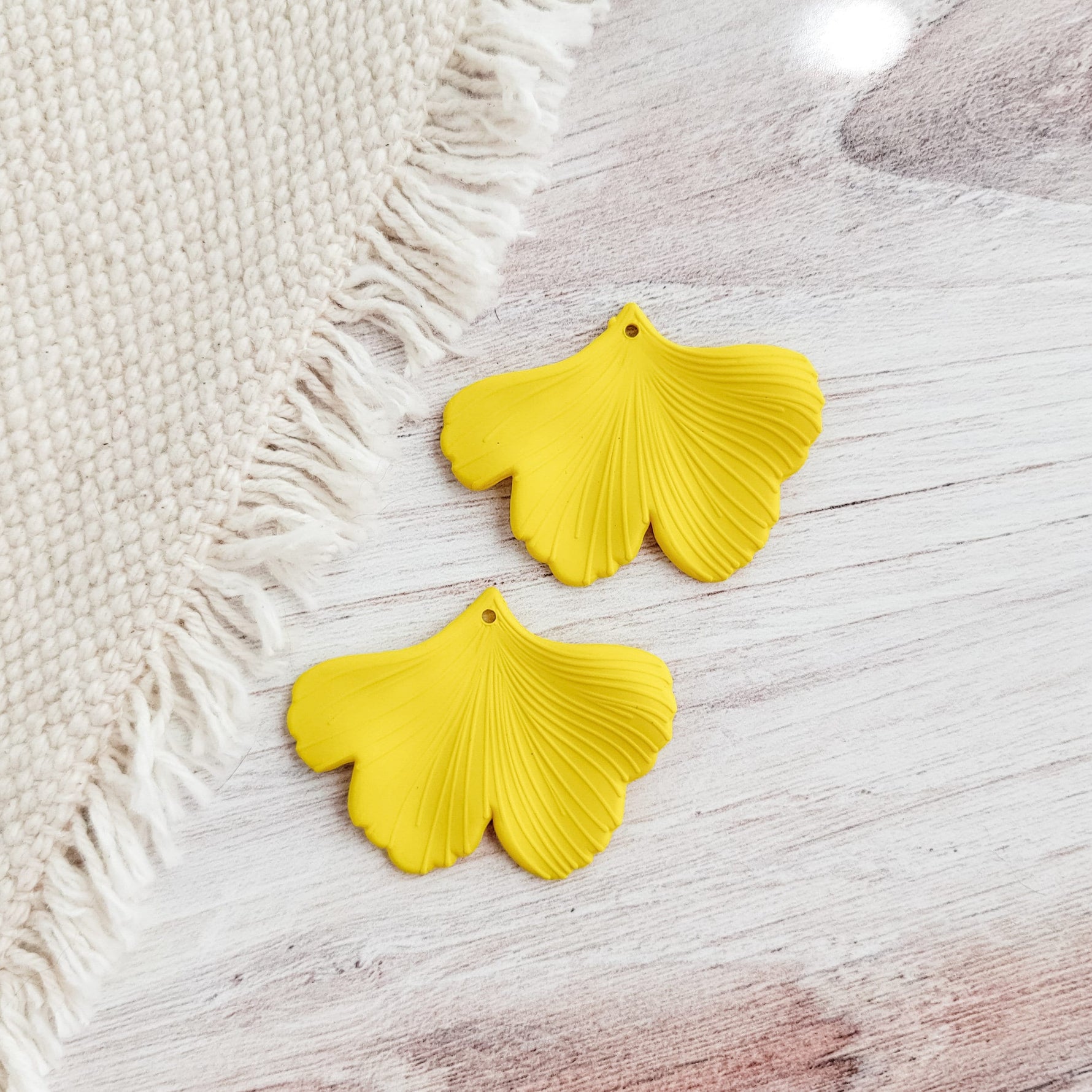 Bright Yellow Ginkgo Leaf Pendants, 10 Pieces, Ginkgo 7 - 