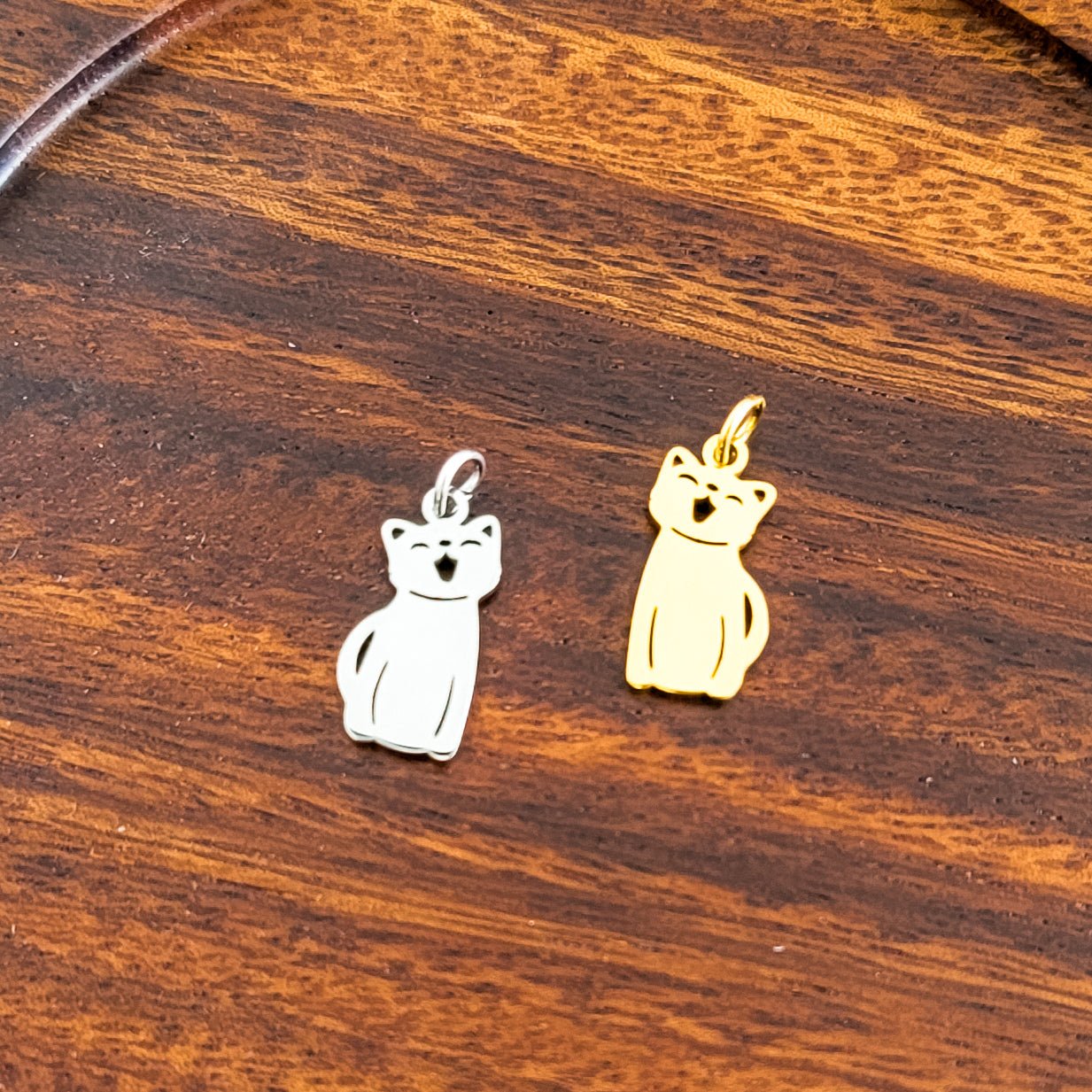 Cat Charms with Attached Jump Rings (Silver or Gold), 5 Total, Metal Blank 149 - 