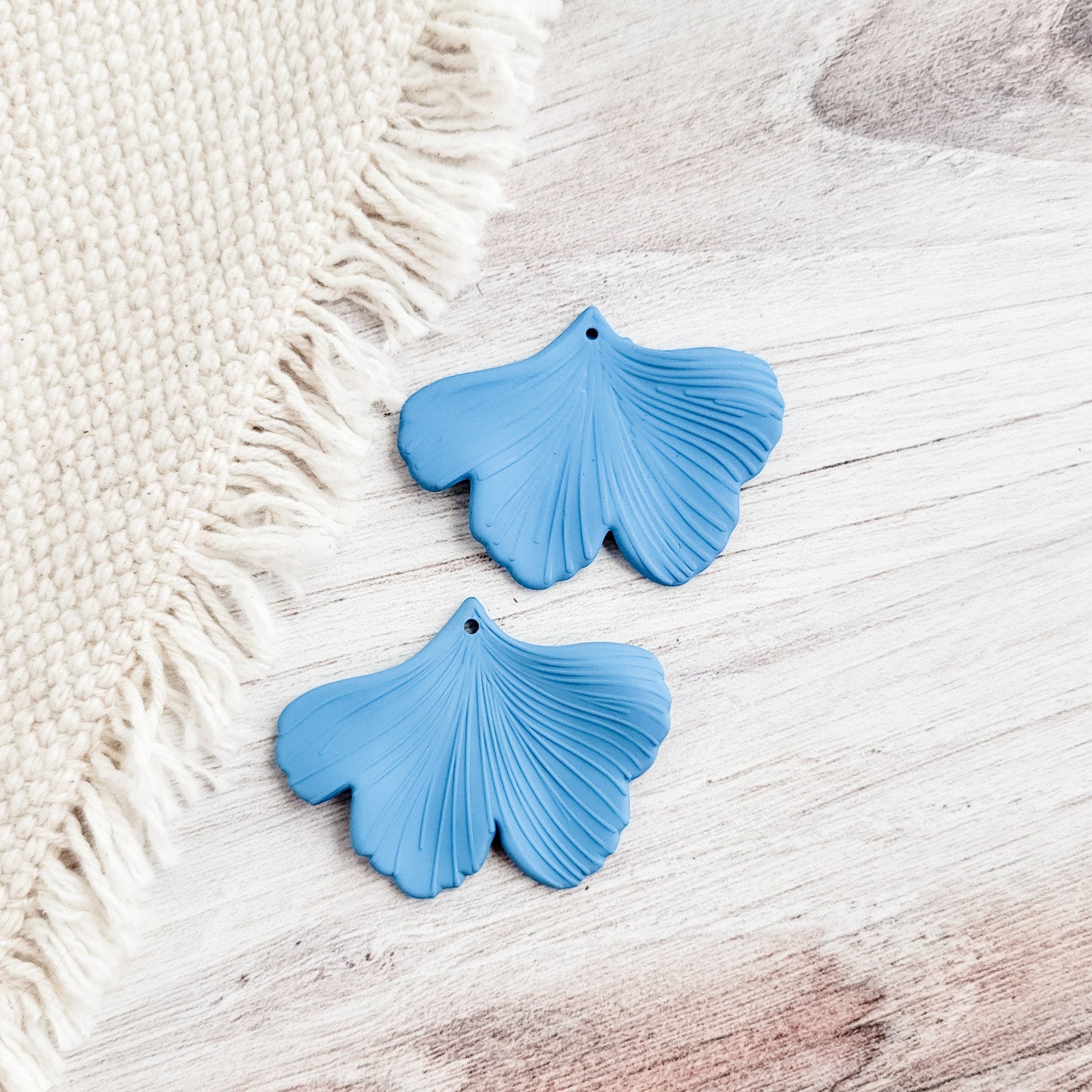 Cornflower Blue Ginkgo Leaf Pendants, 10 Pieces, Ginkgo 27 - 