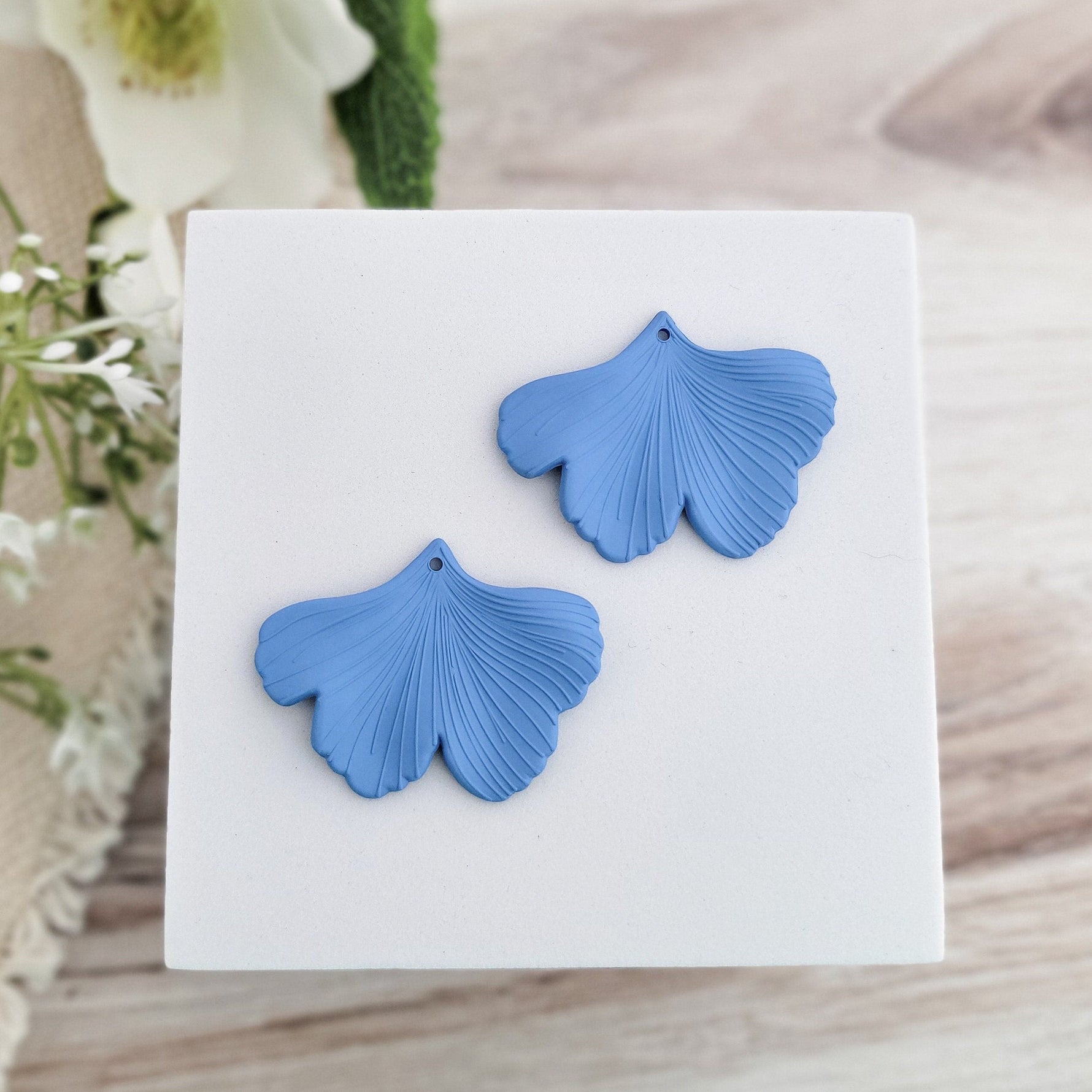 Cornflower Blue Ginkgo Leaf Pendants, 10 Pieces, Ginkgo 27 - 