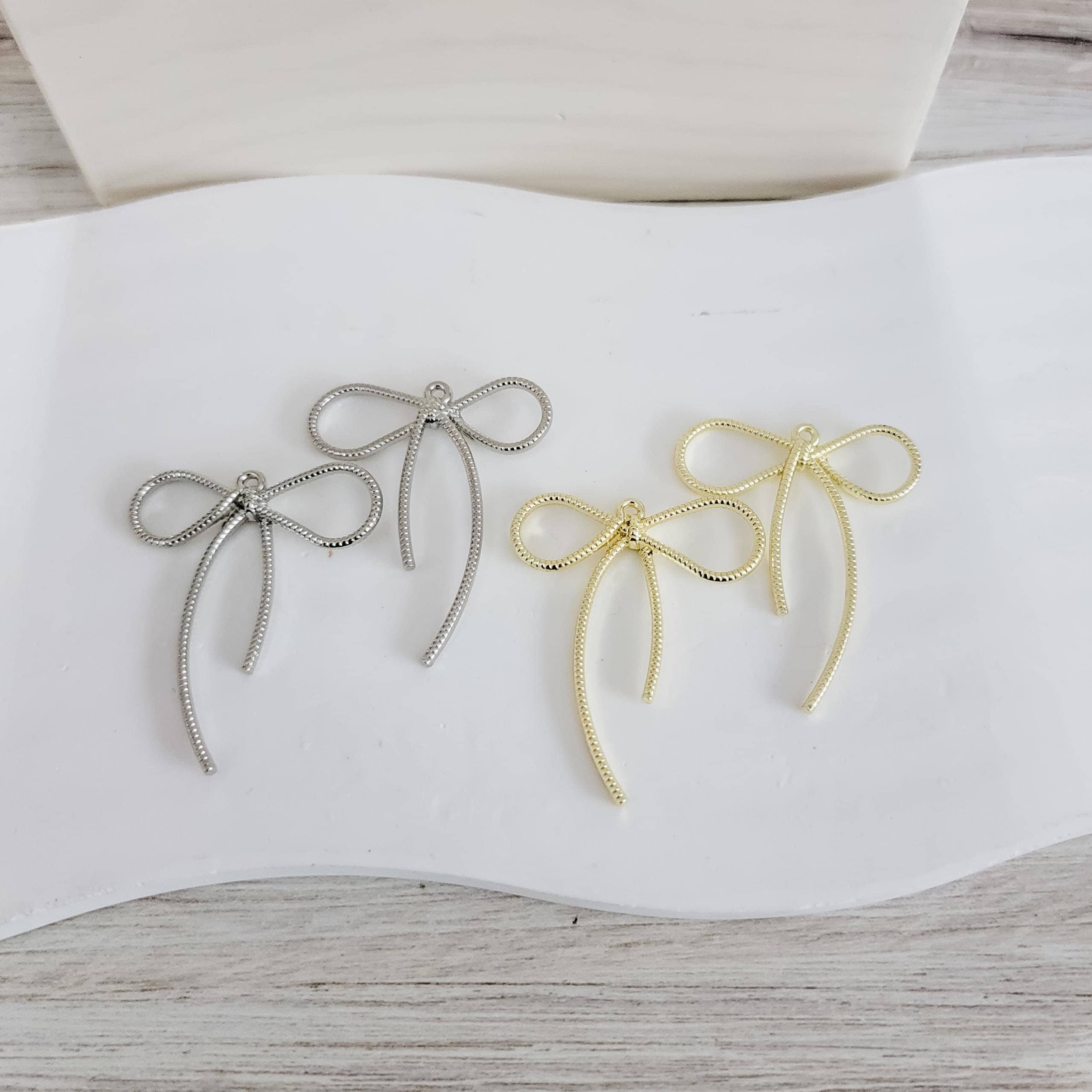 Festive Knotted Bow Pendant (Silver or Gold), 10 Pieces, Bow 82 - 