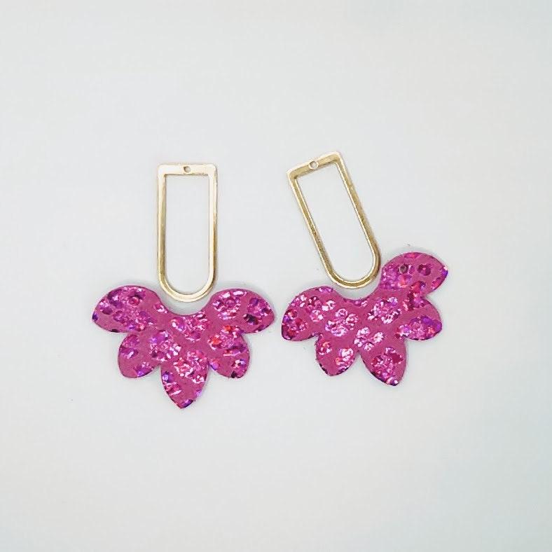 Gold Brass D Shape, 10 Pieces, Charm 86 - 