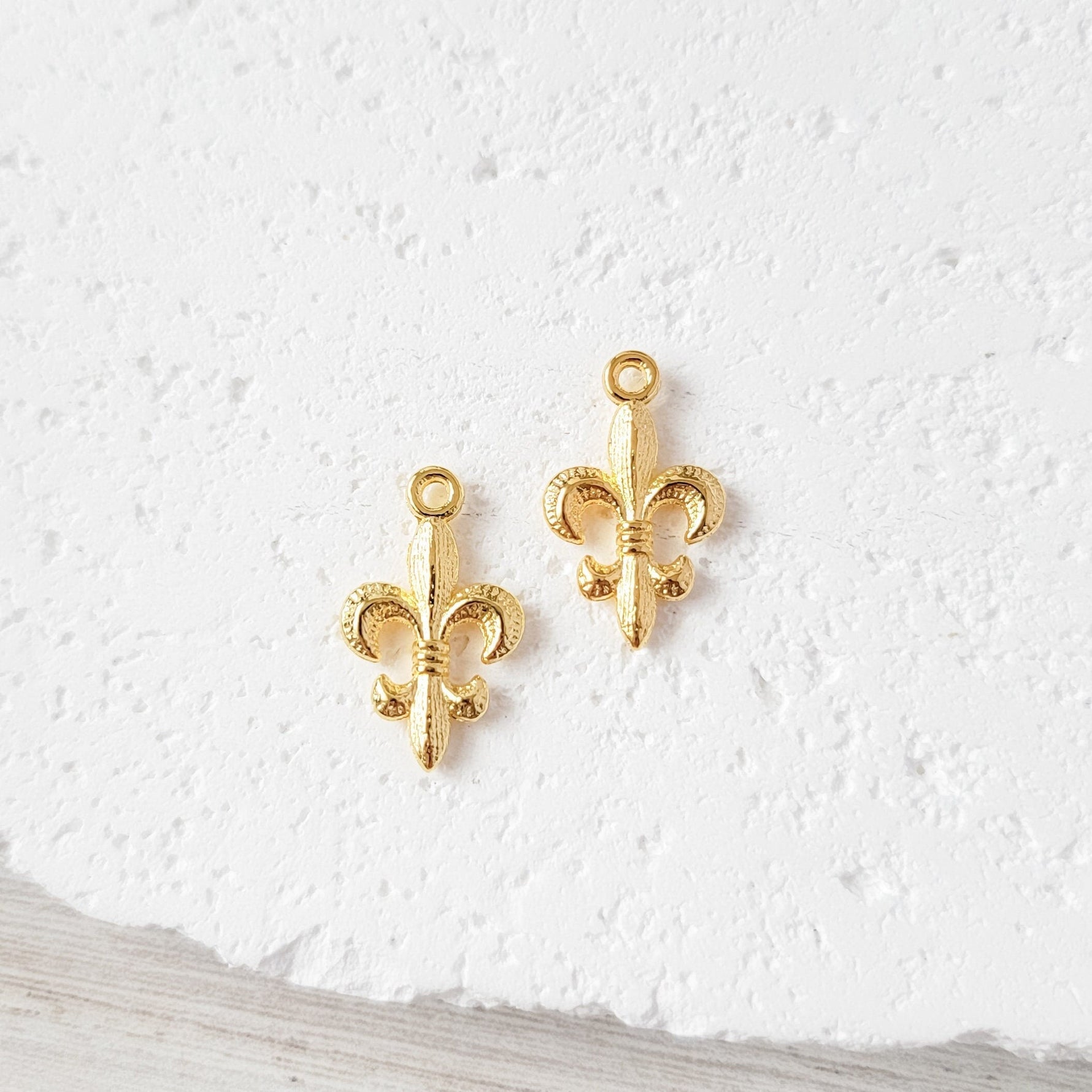 Gold Fleur De Lis Brass Charms, 10 Pieces, Charm 56 - 
