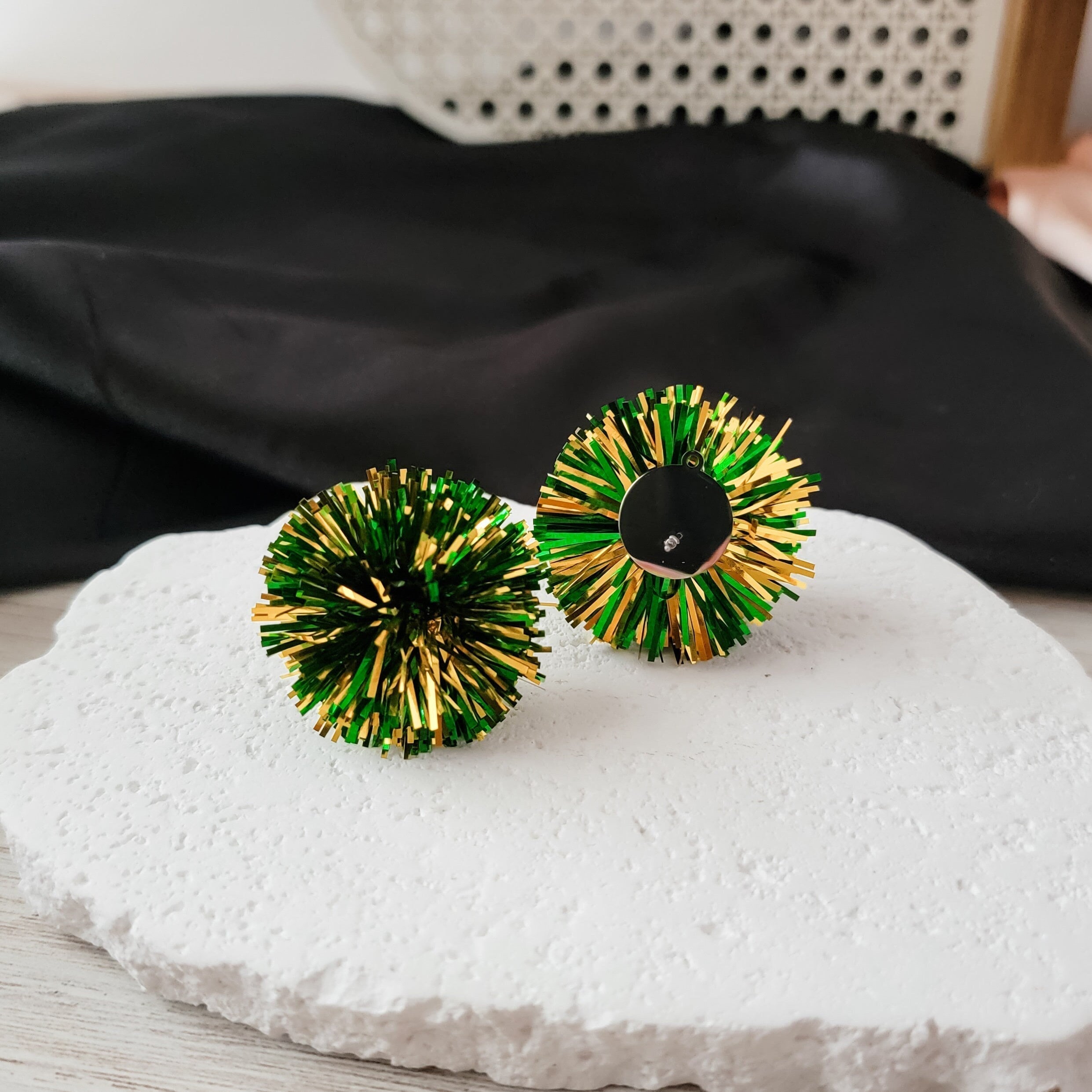 Green and Gold Mix Tinsel 30mm, 1 Pair, Stud 173 - 