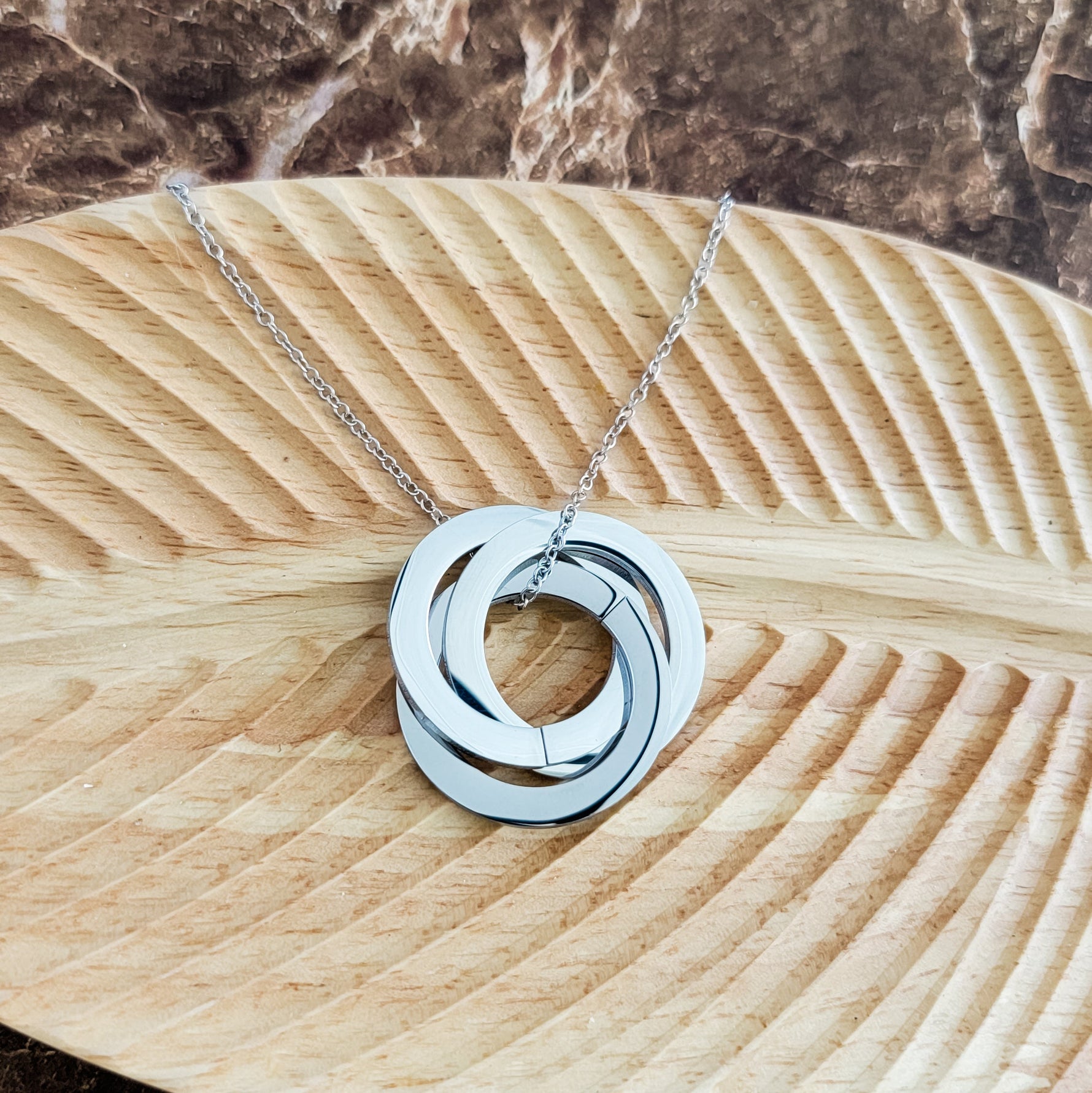 Interlocking Circle Trio Necklace (Silver), 1 Necklace Total, Metal Blank 143 - 