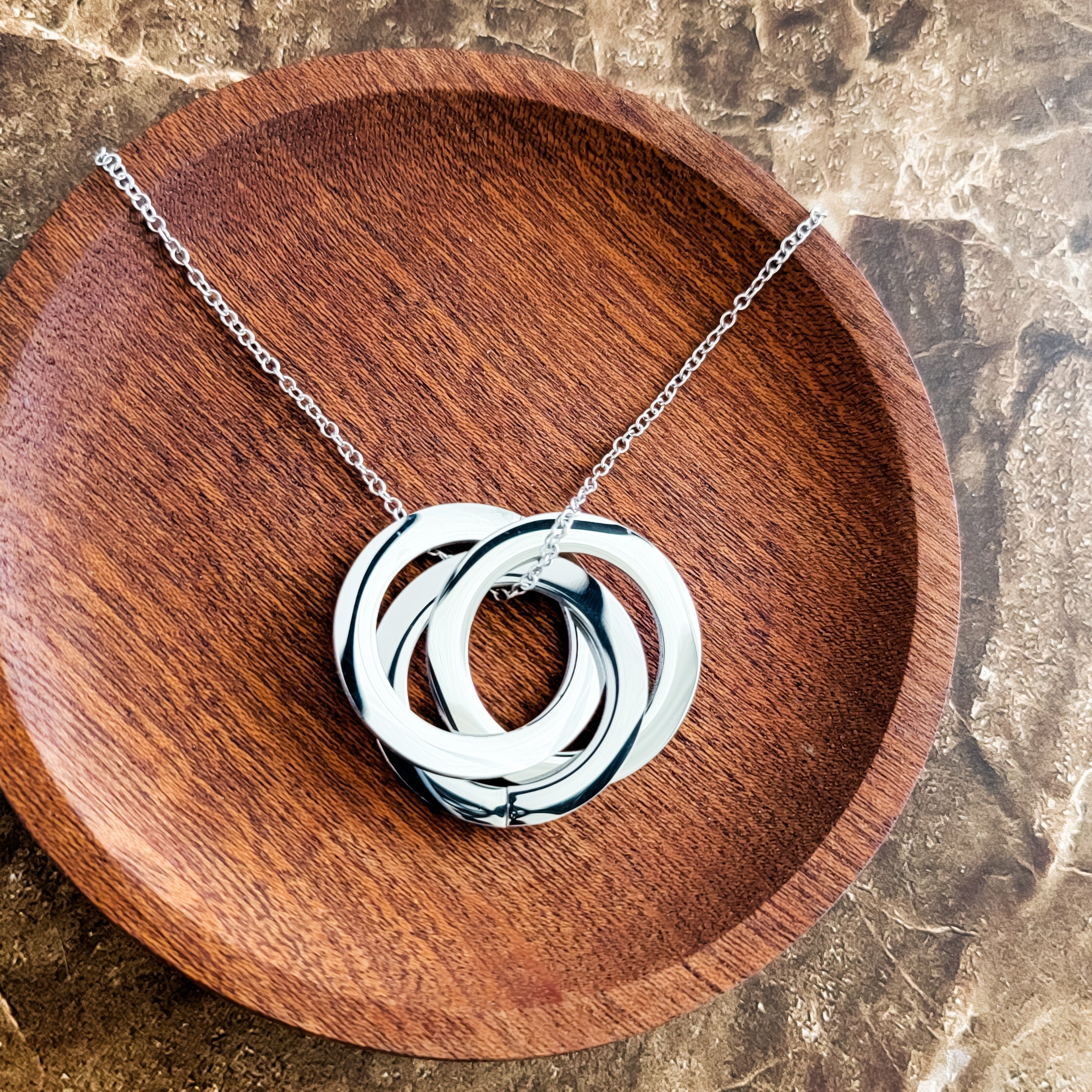 Interlocking Circle Trio Necklace (Silver), 1 Necklace Total, Metal Blank 143 - 