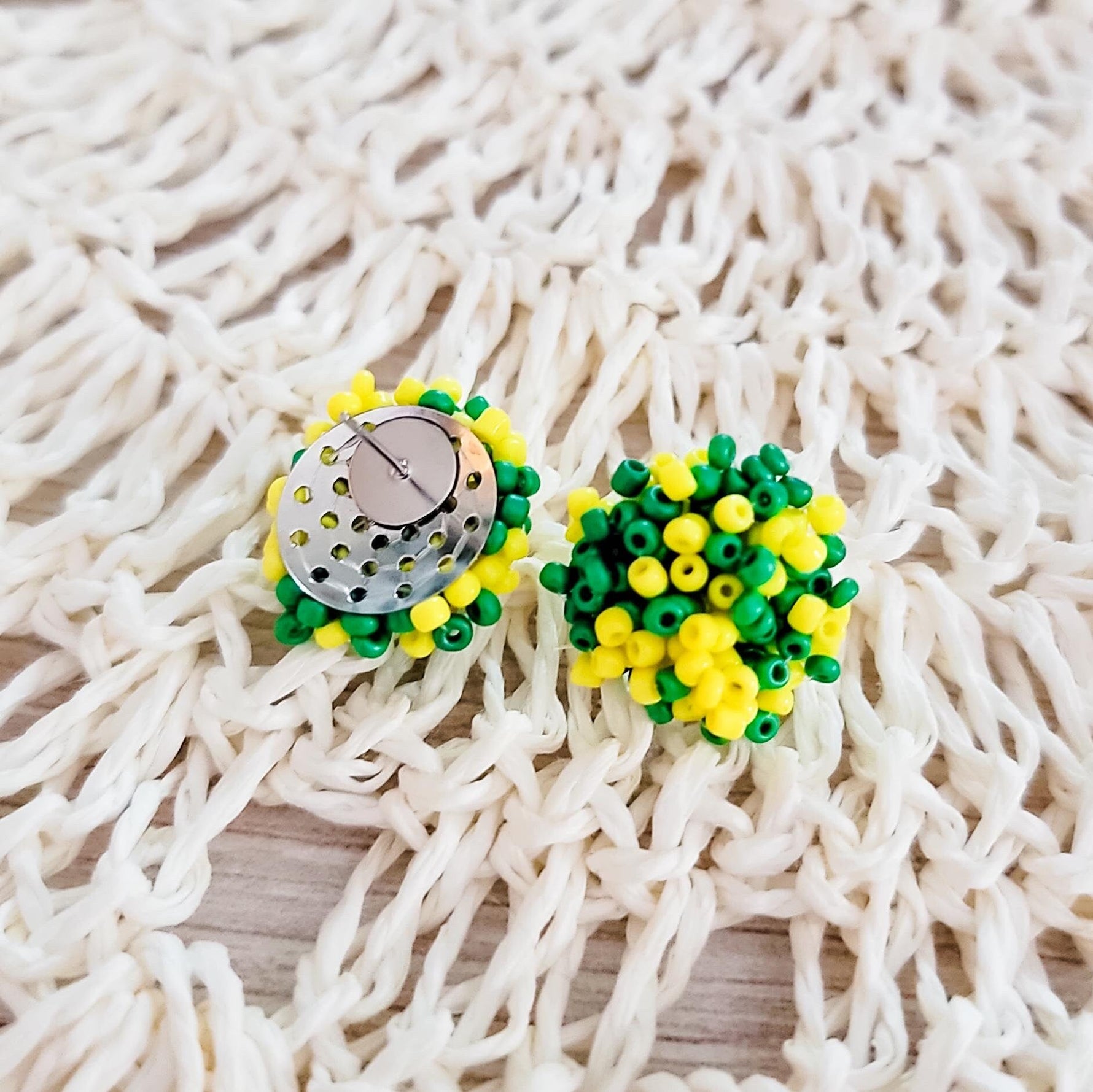 Kelly Green and Yellow Mix 15mm Small Seed Bead Topper, 1 Pair, Seed Bead 58 - 
