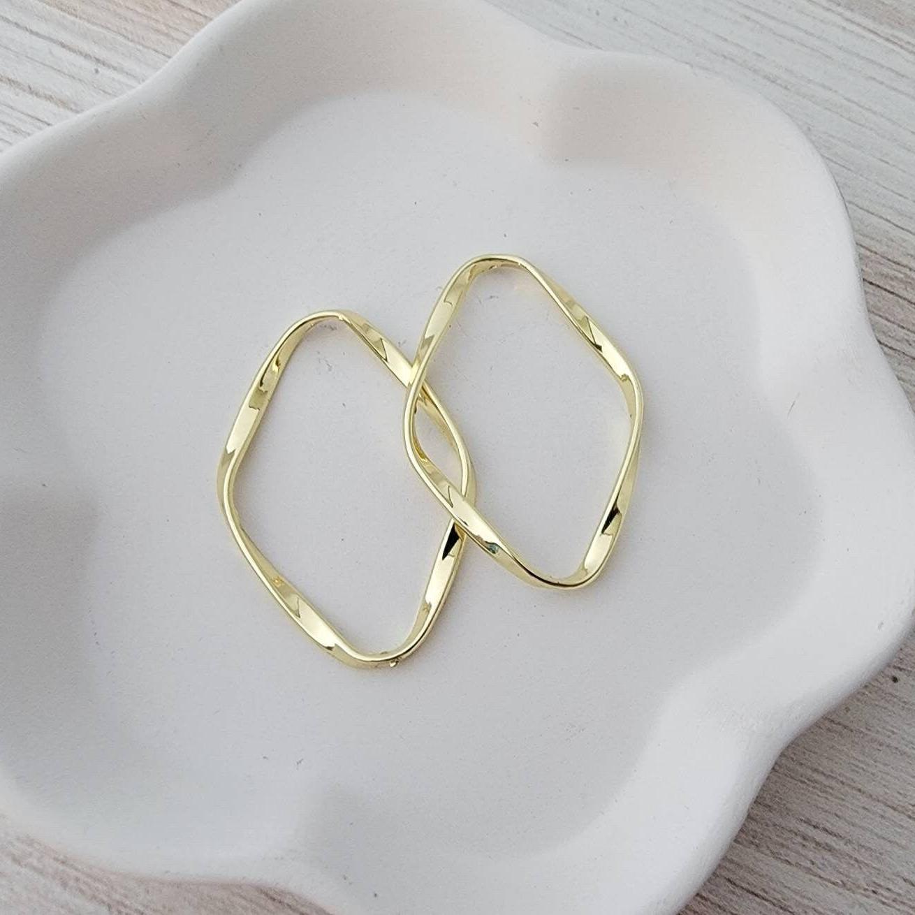 Large Gold Oval Twisted Linking Rings, 10 Pieces, Connector 40 - 