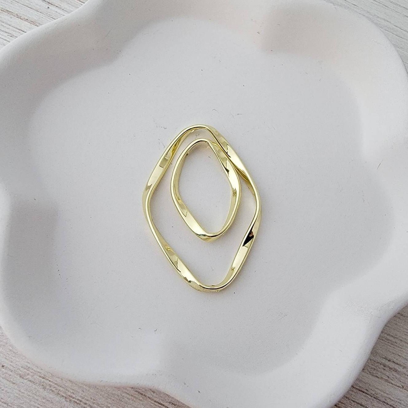 Large Gold Oval Twisted Linking Rings, 10 Pieces, Connector 40 - 