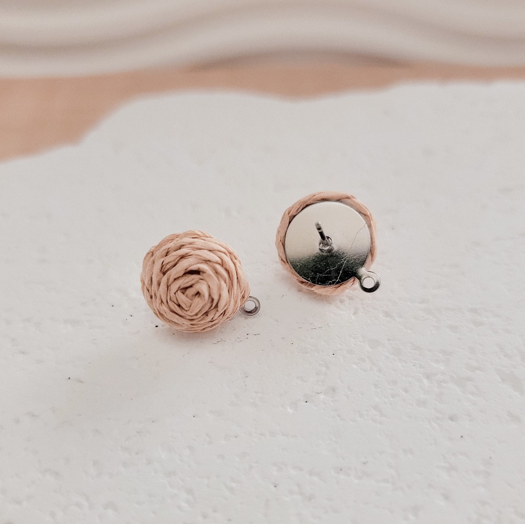 Light Natural 14mm Raffia Small Stud Topper, 1 Pair, Stud 152 - 