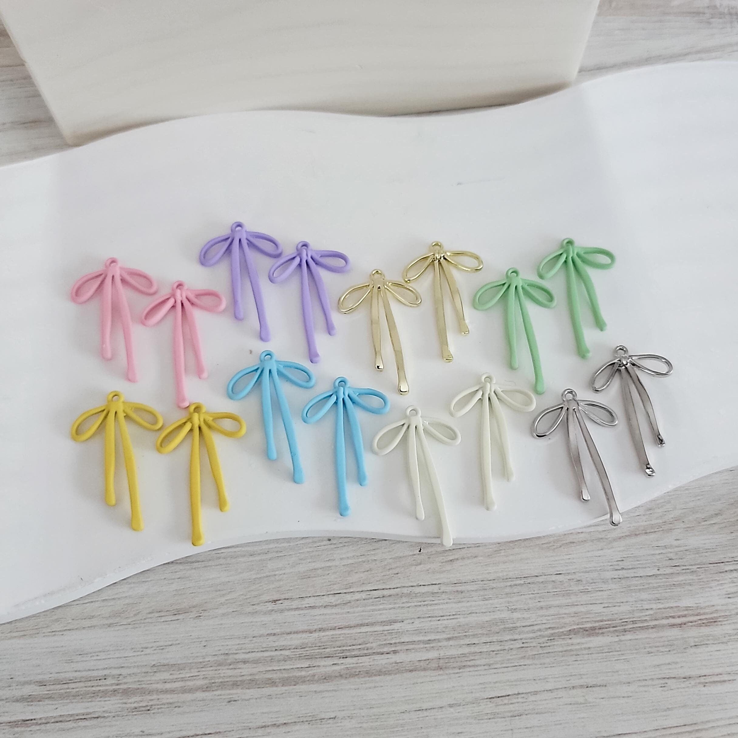 Medium Draped Bow Pendant (11 Color Options), 10 Pieces, Bow 84 - 