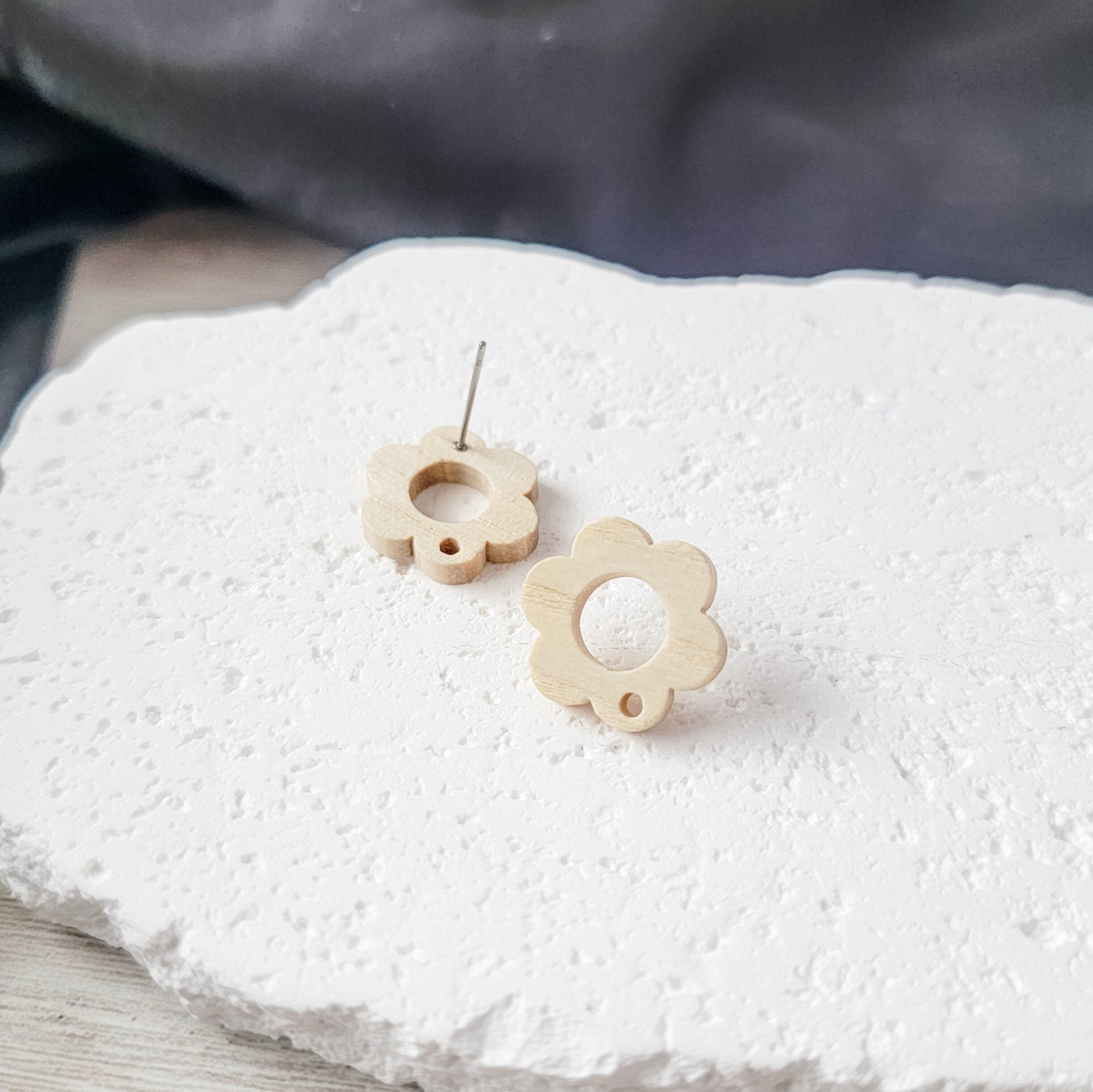 Natural Wooden Open Flower Studs, 10 Pieces, Wood 41 - 