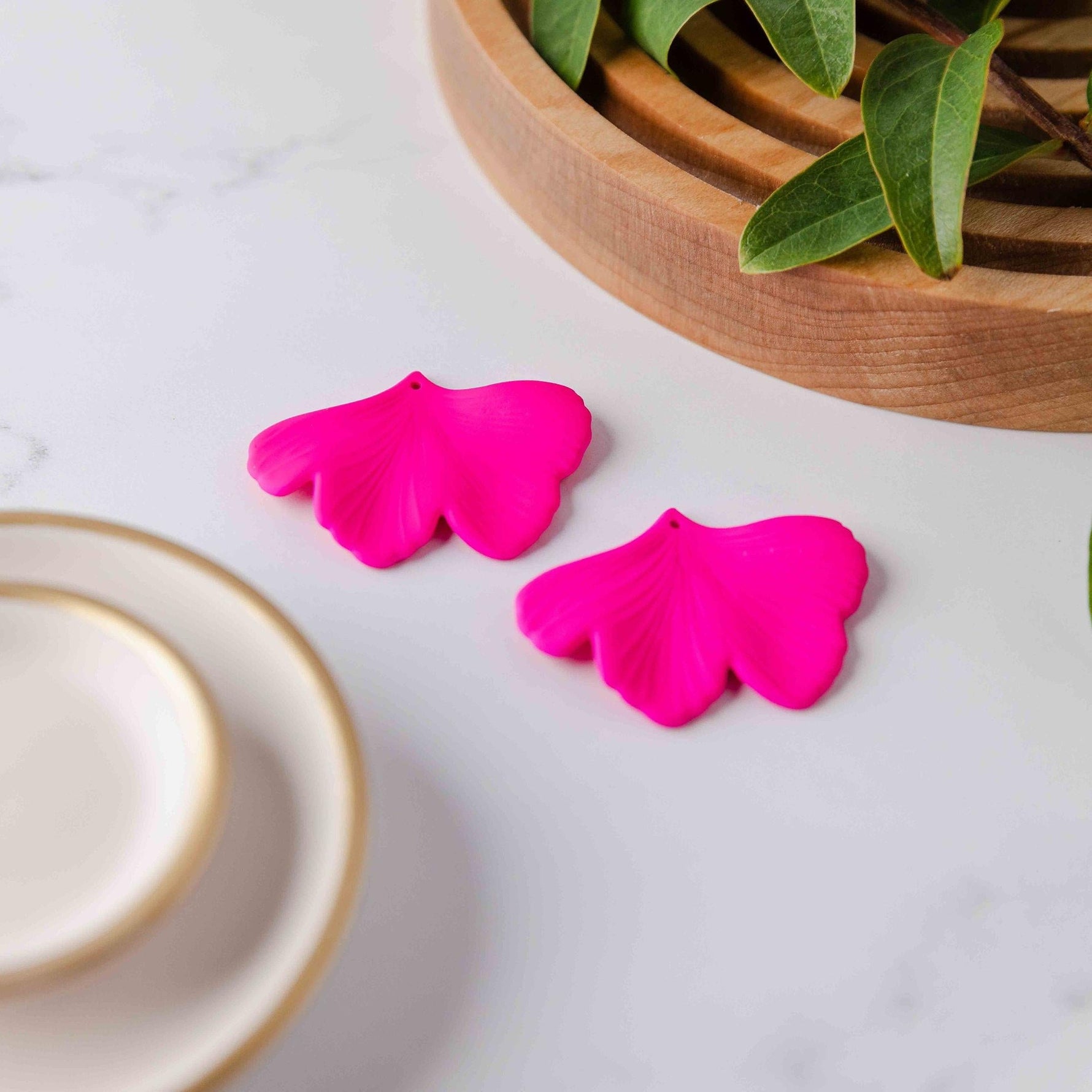 Neon Pink Ginkgo Leaf Pendants, 10 Pieces, Ginkgo 30 - 