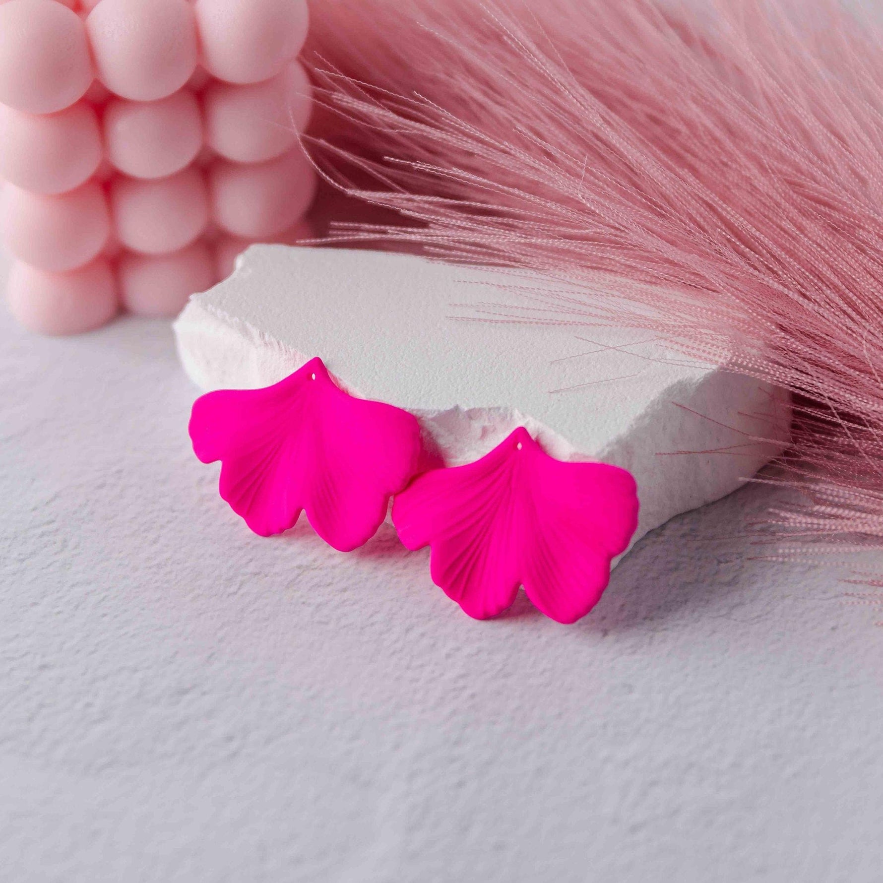 Neon Pink Ginkgo Leaf Pendants, 10 Pieces, Ginkgo 30 - 