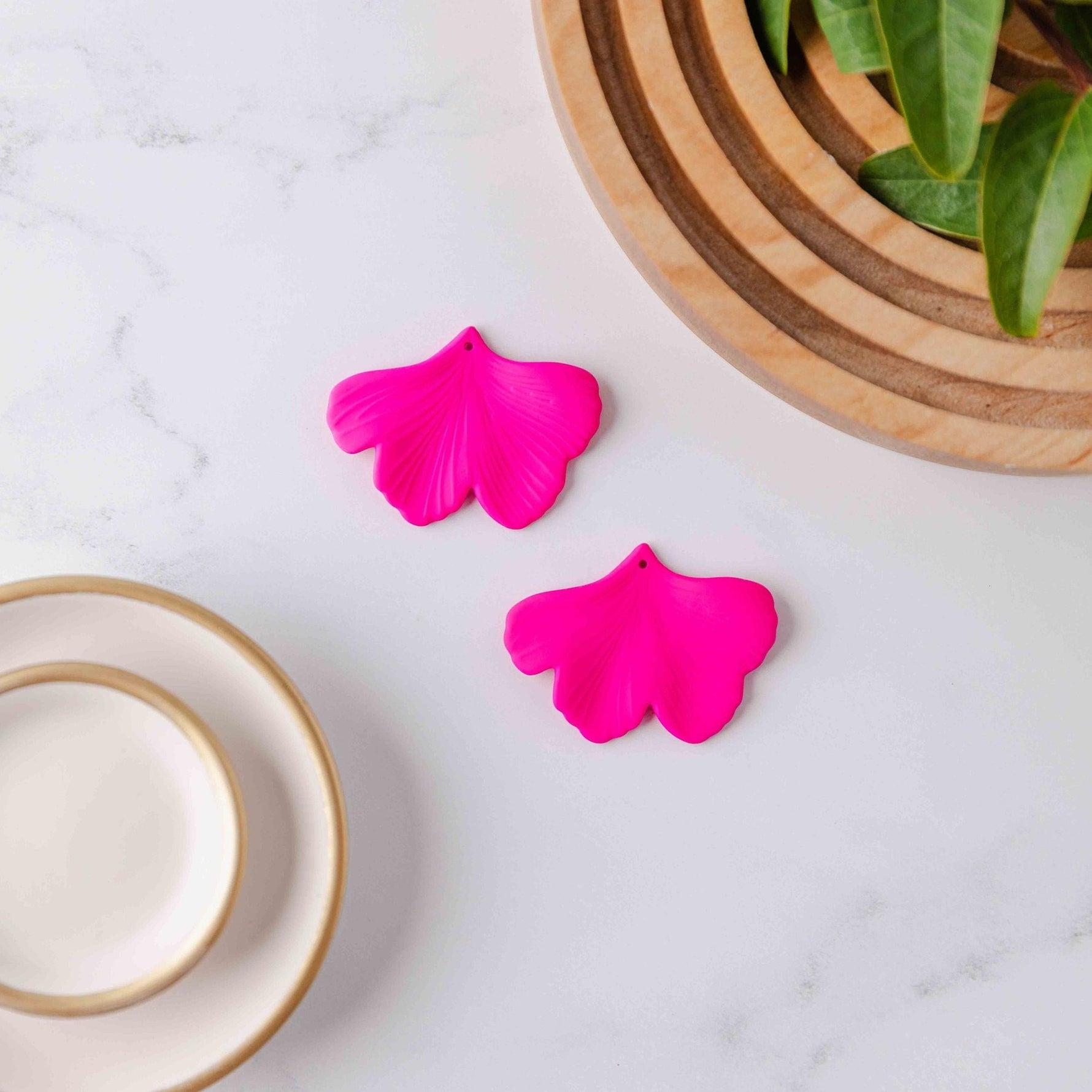 Neon Pink Ginkgo Leaf Pendants, 10 Pieces, Ginkgo 30 - 