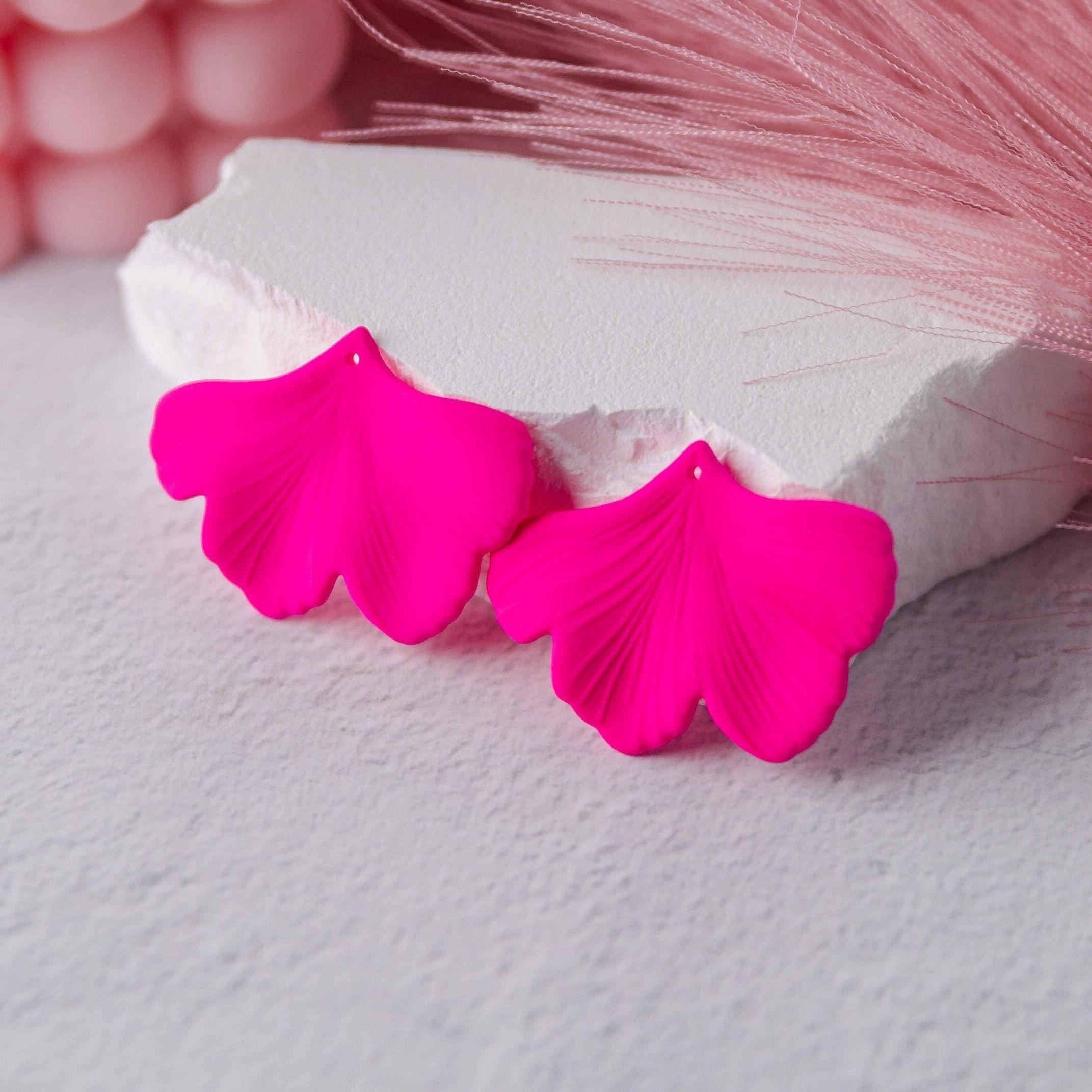 Neon Pink Ginkgo Leaf Pendants, 10 Pieces, Ginkgo 30 - 