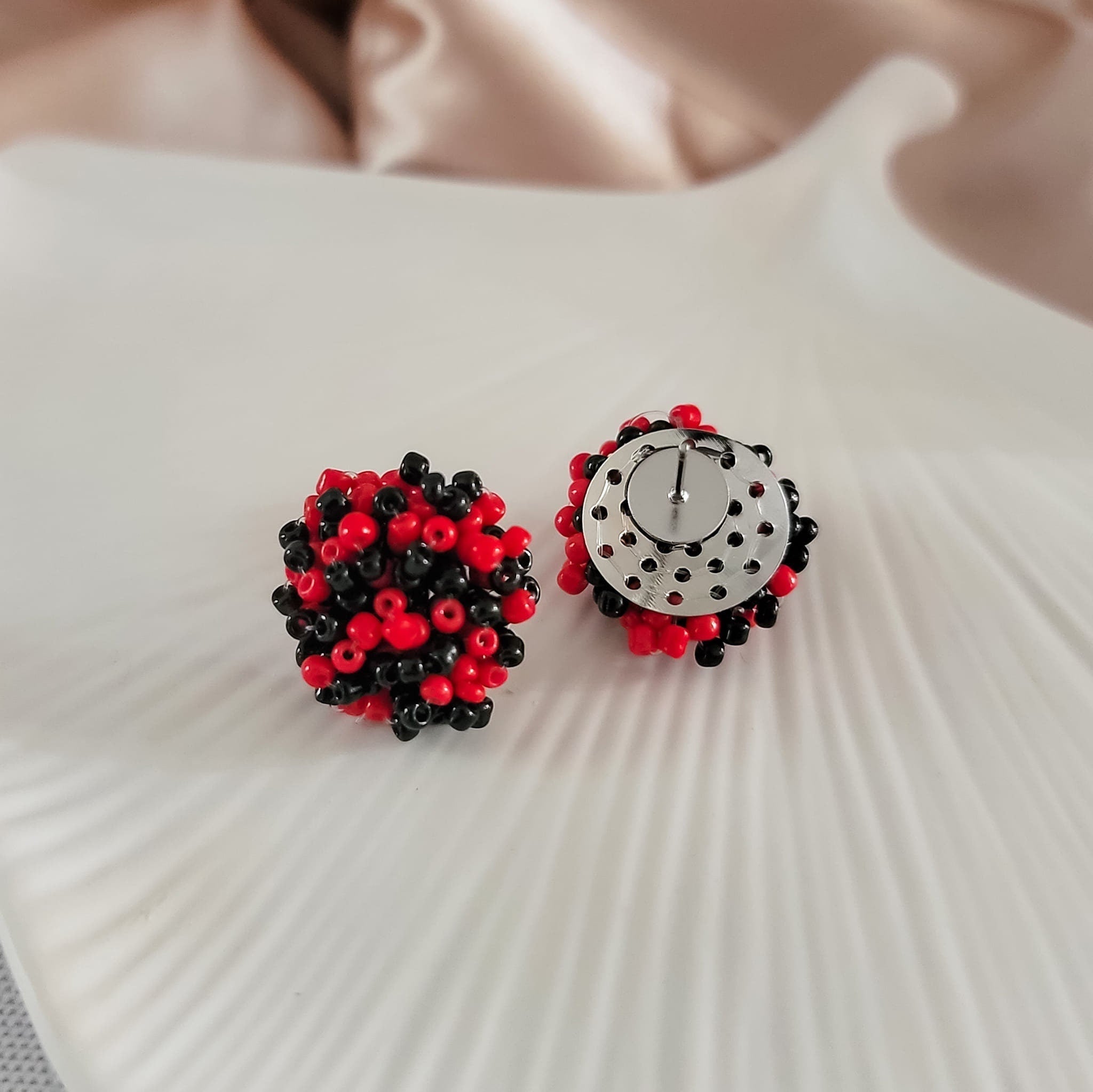 Red and Black Mix 15mm Small Seed Bead Topper, 1 Pair, Seed Bead 42 - 