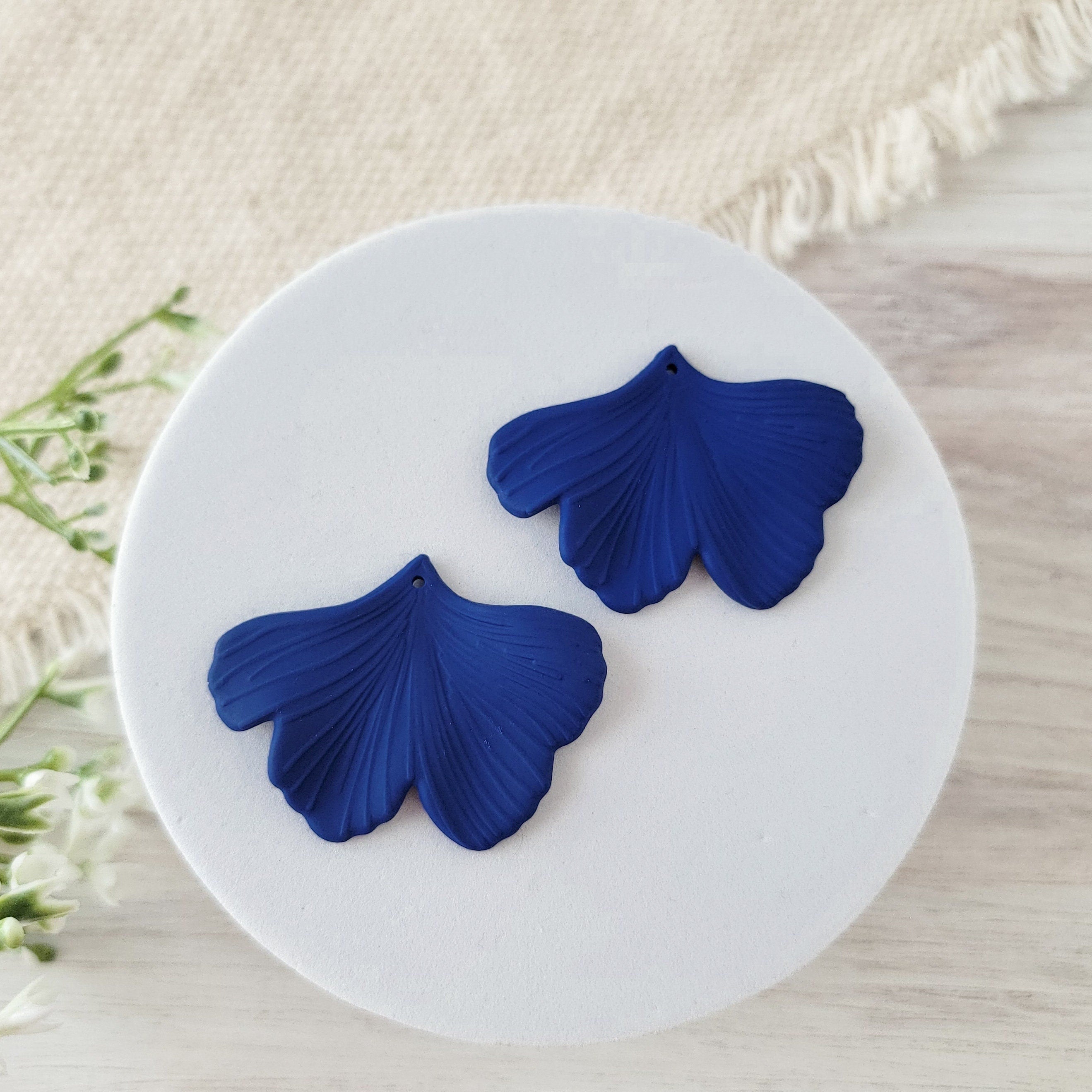 Royal Blue Ginkgo Leaf Pendants, 10 Pieces, Ginkgo 29 - 
