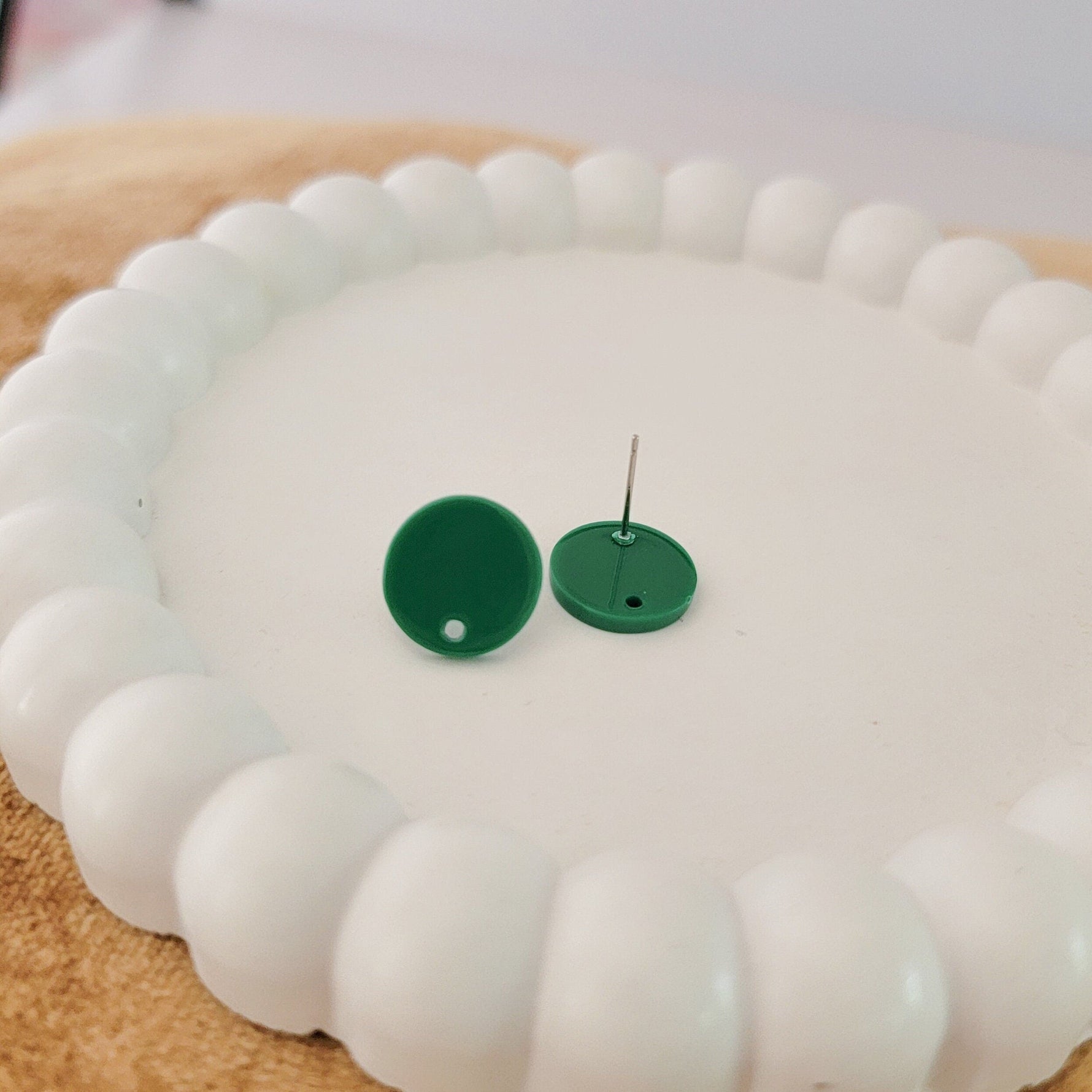 Satin Emerald Green Acrylic Circle Stud Earring (14mm), 10 Pieces, Acrylic Stud 26 - 