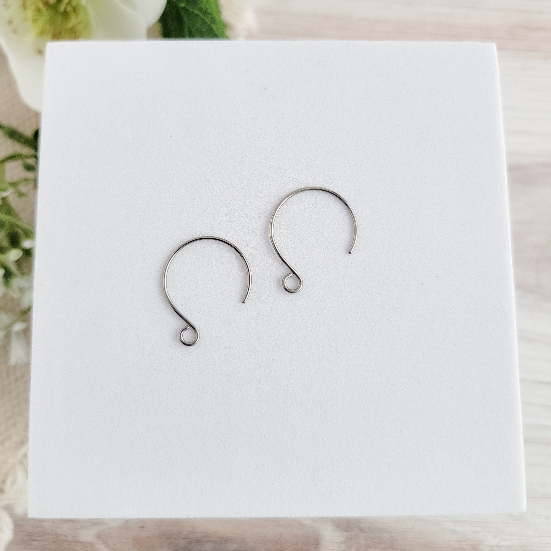 Silver Stainless Steel Round Ear Wires 2.5mm Hole, 20 Pieces, Earring Hook 34 - 