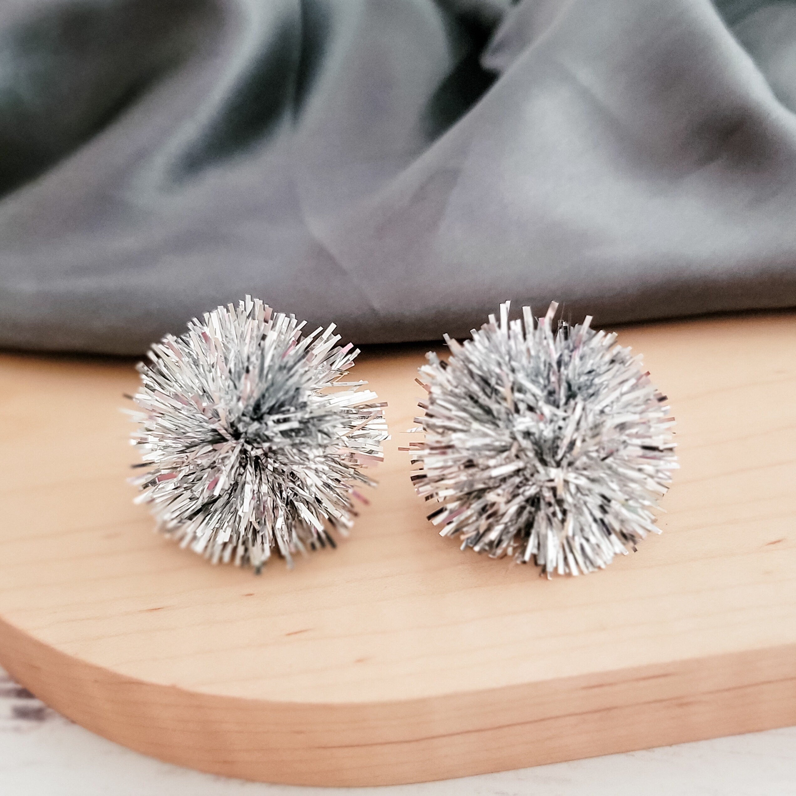 Silver Tinsel 30mm Large Stud Topper, 1 Pair, Stud 176 - 