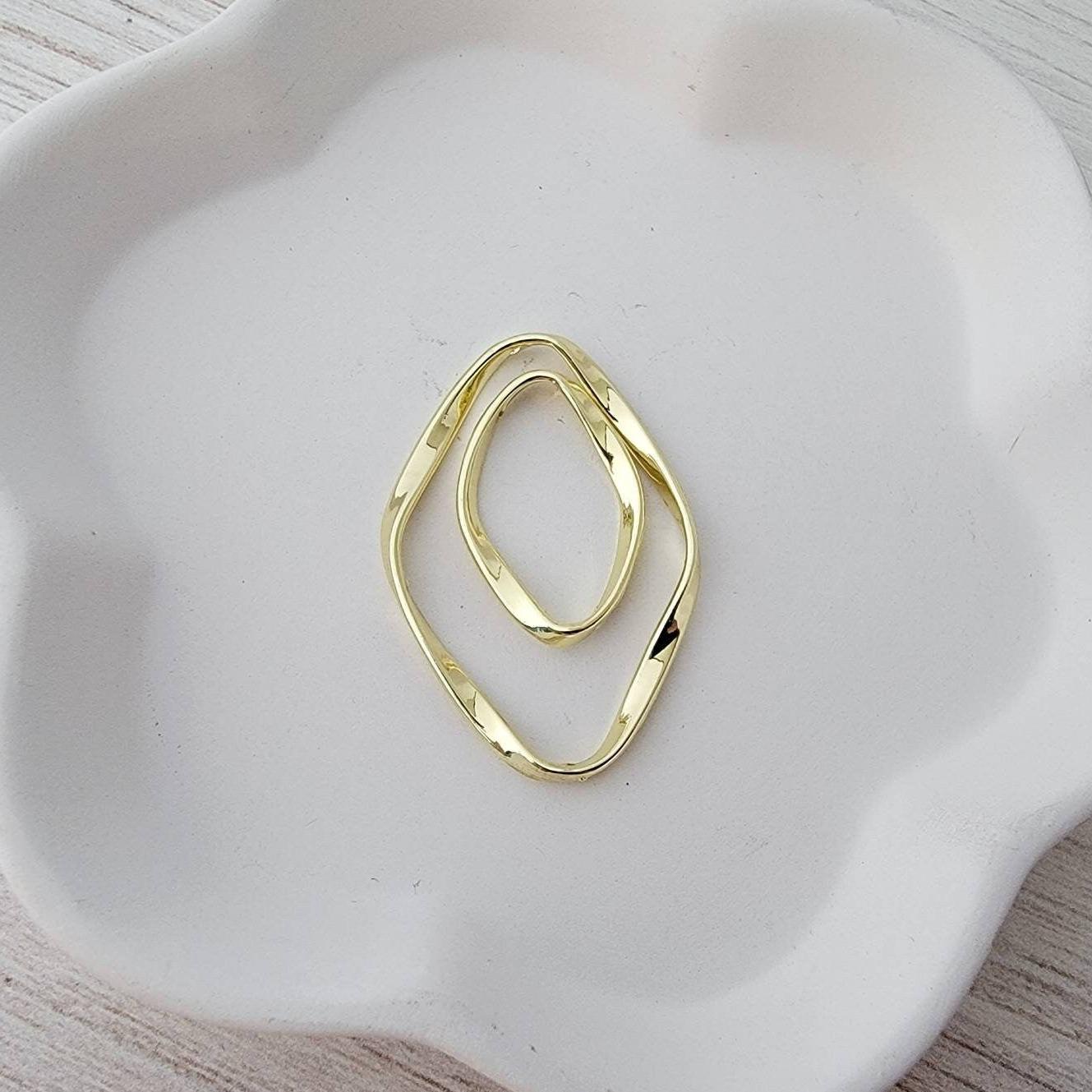 Small Gold Oval Twisted Linking Rings, 10 Pieces, Connector 39 - 