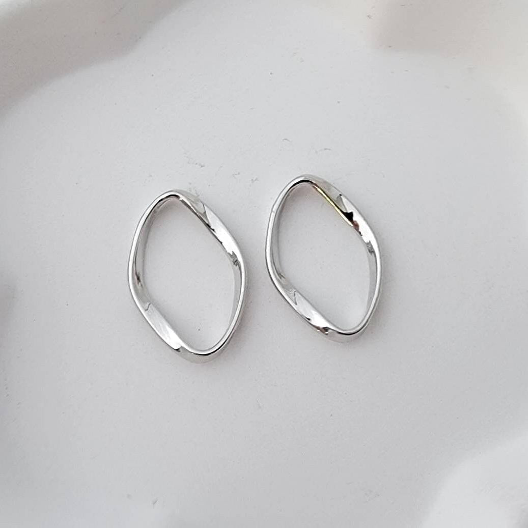 Small Silver Oval Twisted Linking Rings, 10 Pieces, Connector 32 - 