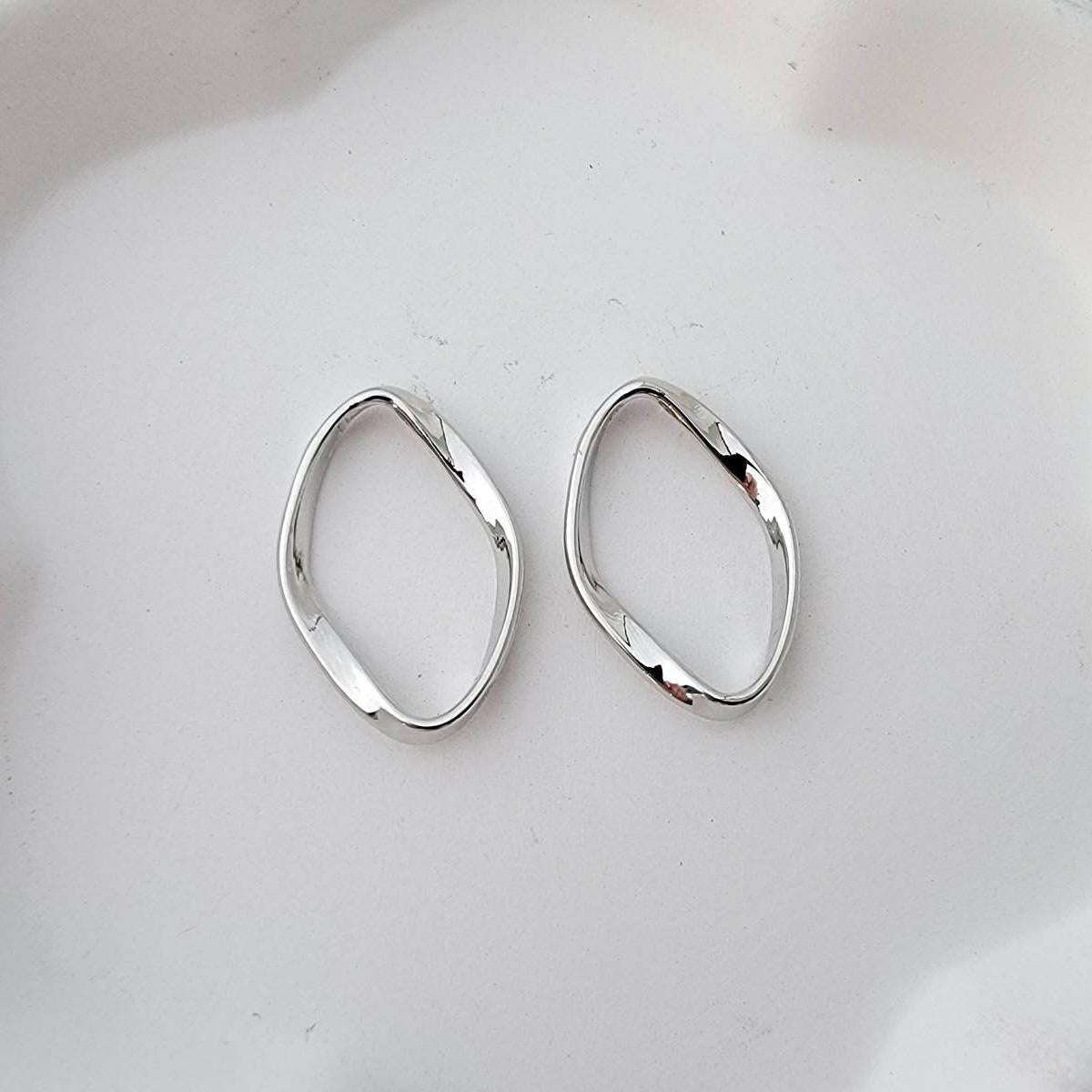 Small Silver Oval Twisted Linking Rings, 10 Pieces, Connector 32 - 