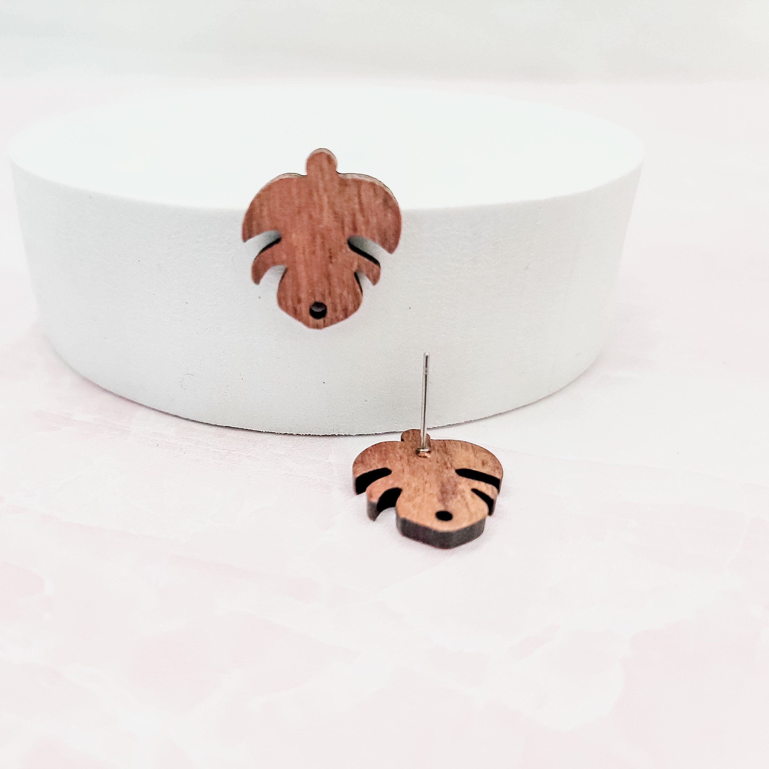 Walnut Wooden Monstera Studs, 10 Pieces, Wood 1 - 